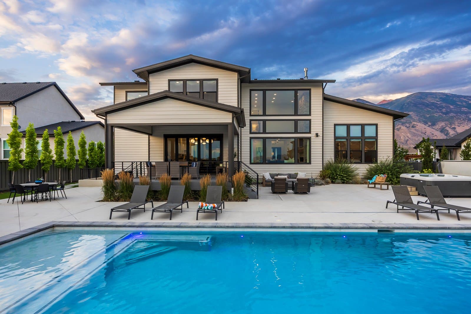 Highland House: 9825 N Willowbank Dr