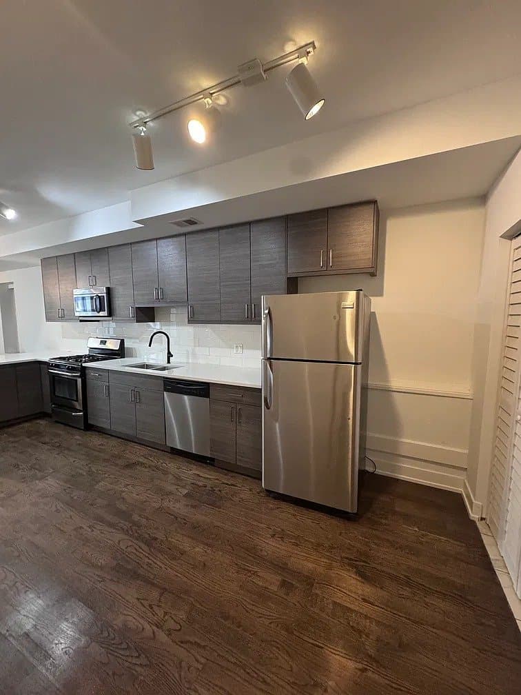 Chicago Apartment: 1418 W Blackhawk St