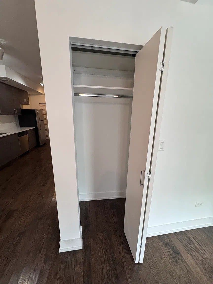 Chicago Apartment: 1418 W Blackhawk St