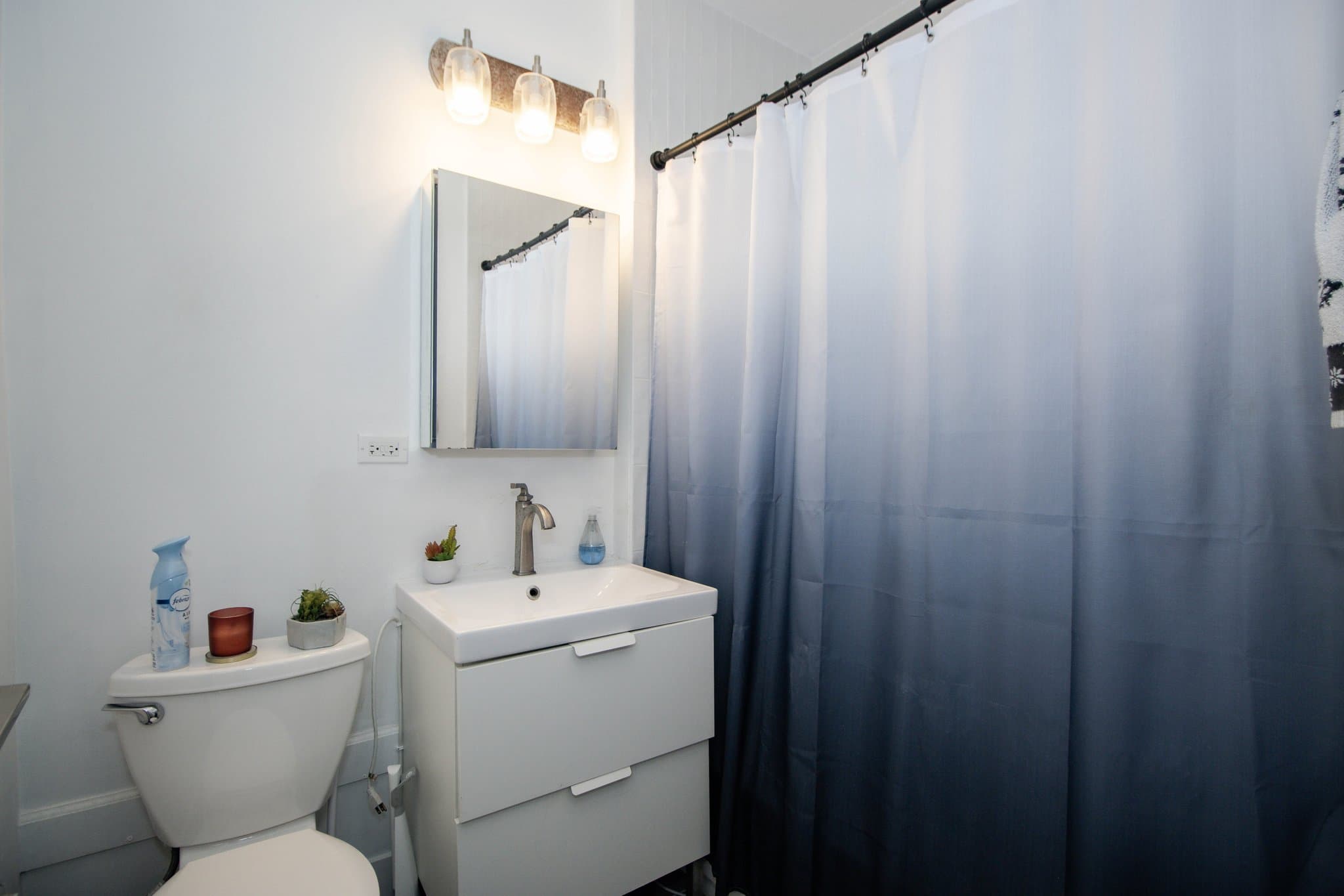 Chicago Apartment: 1418 W Blackhawk St