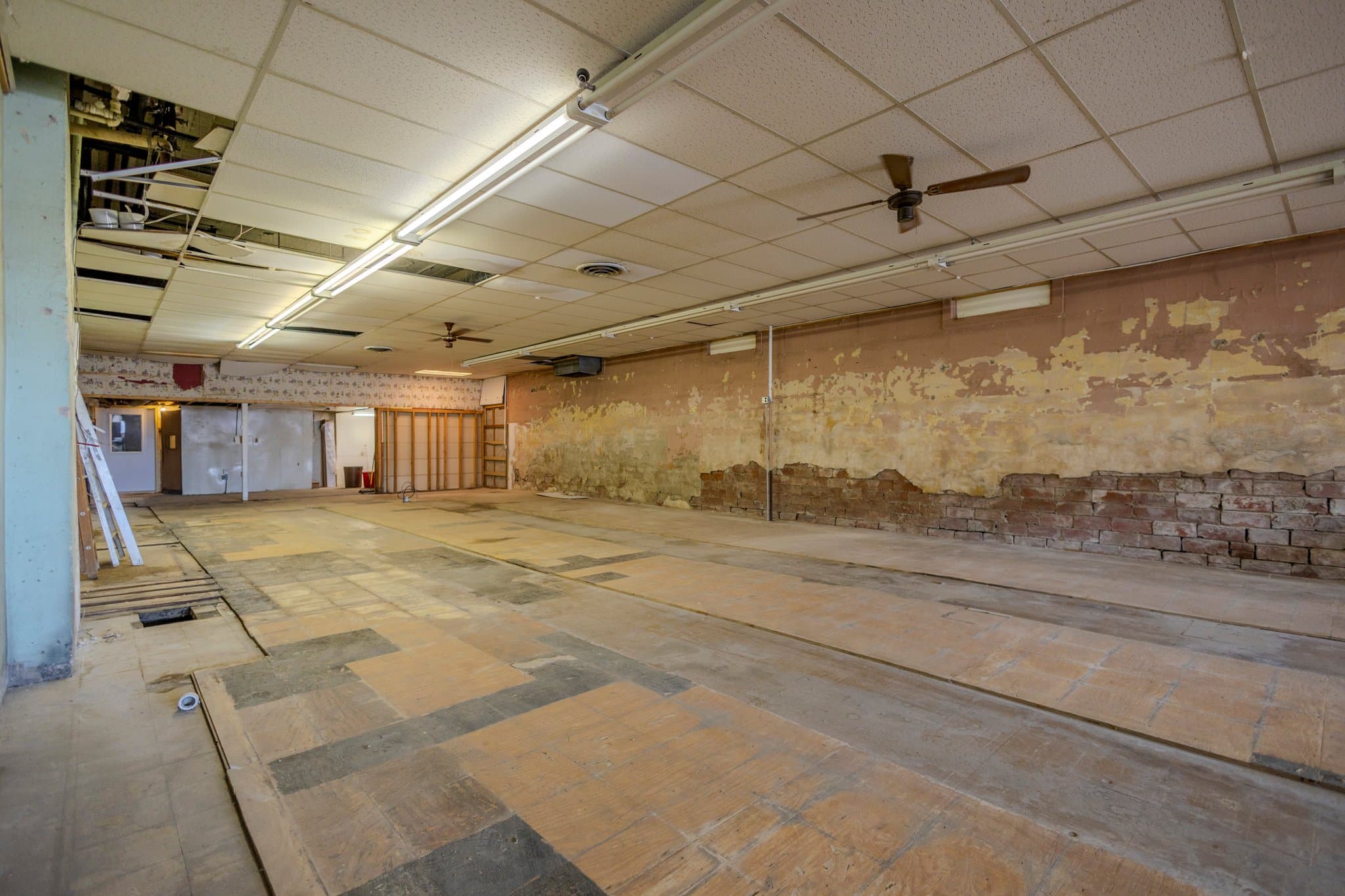 Cottonwood Other: 104 W Main St