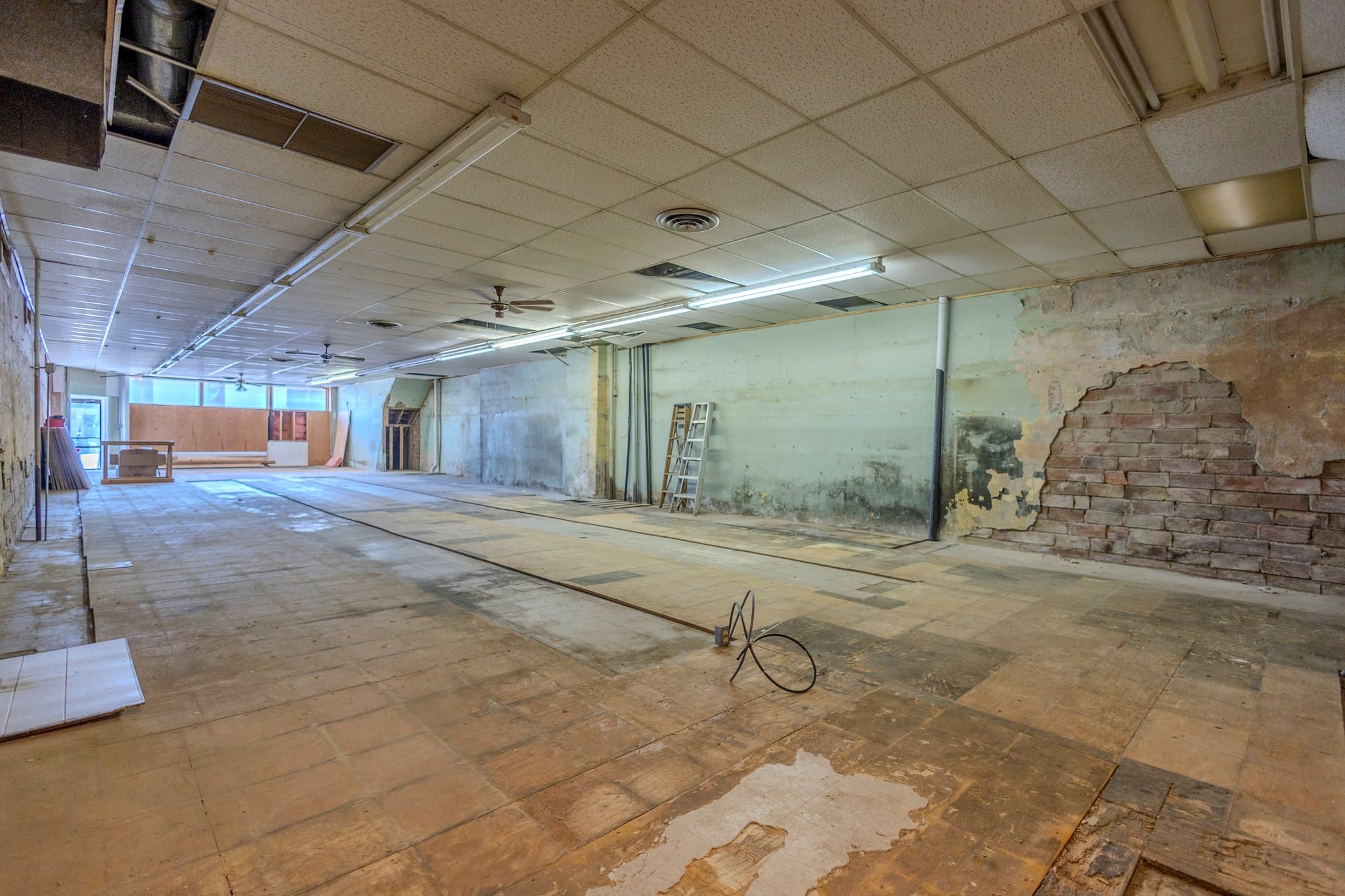 Cottonwood Other: 104 W Main St