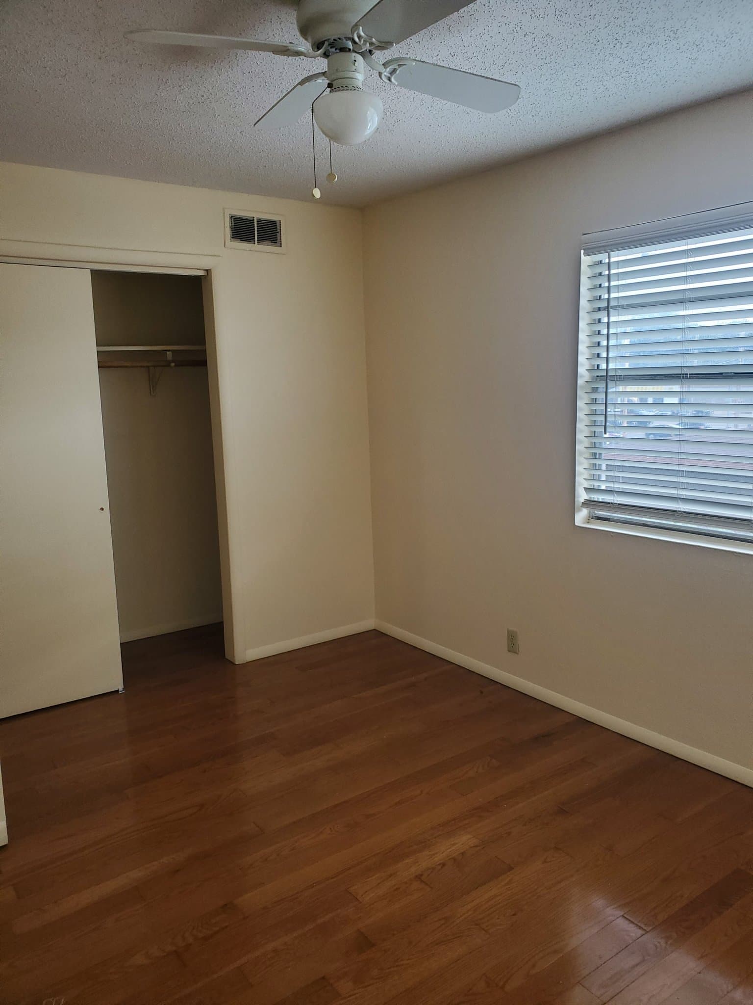 Springfield Apartment: 664 S Kentwood
