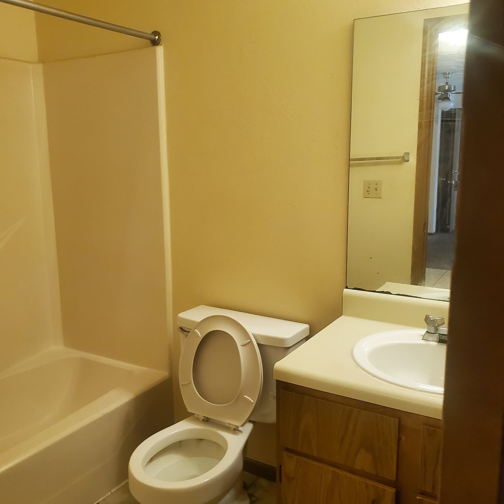 Springfield Apartment: 664 S Kentwood
