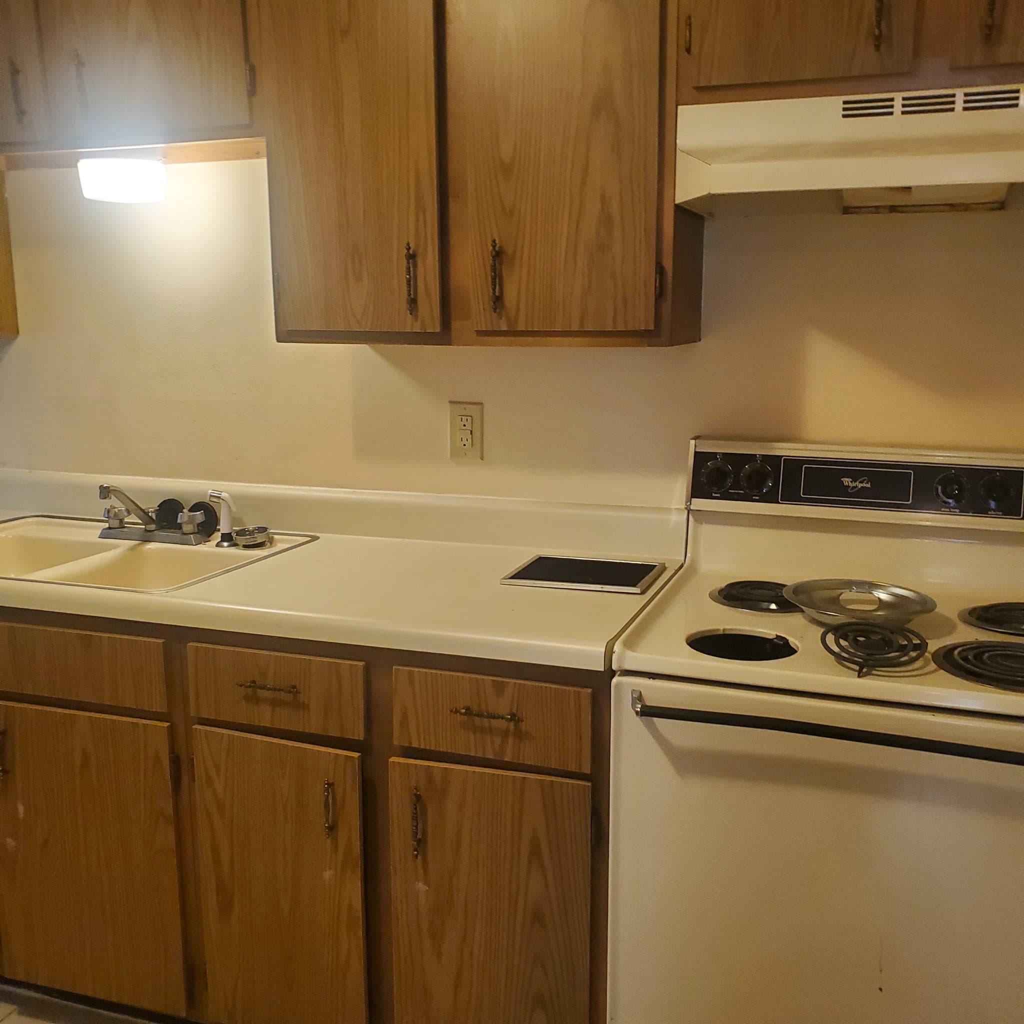 Springfield Apartment: 664 S Kentwood