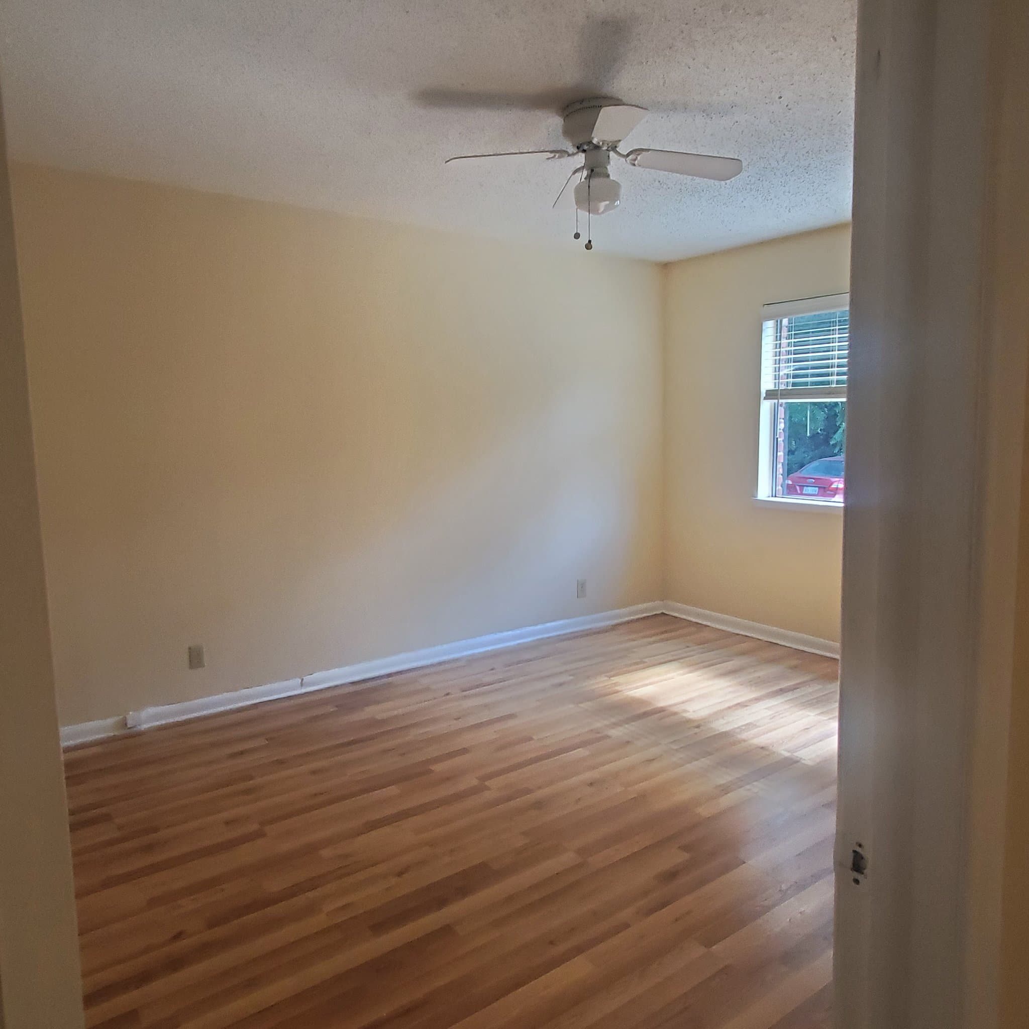Springfield Apartment: 664 S Kentwood
