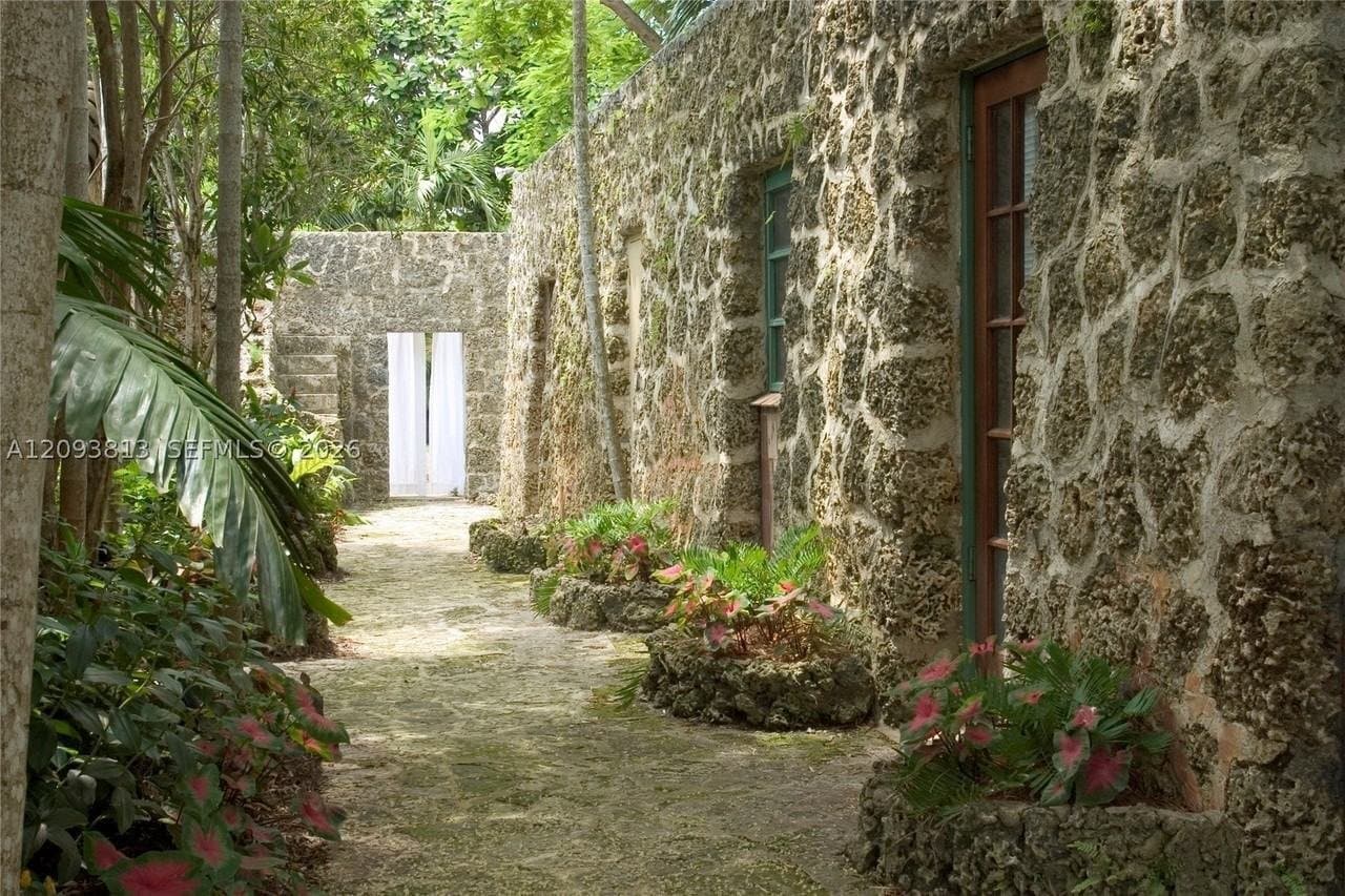 Coral Gables House: 1301 Milan Ave