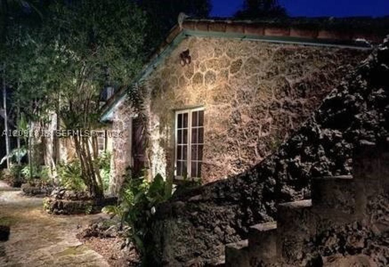 Coral Gables House: 1301 Milan Ave