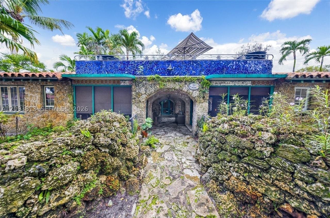 Coral Gables House: 1301 Milan Ave