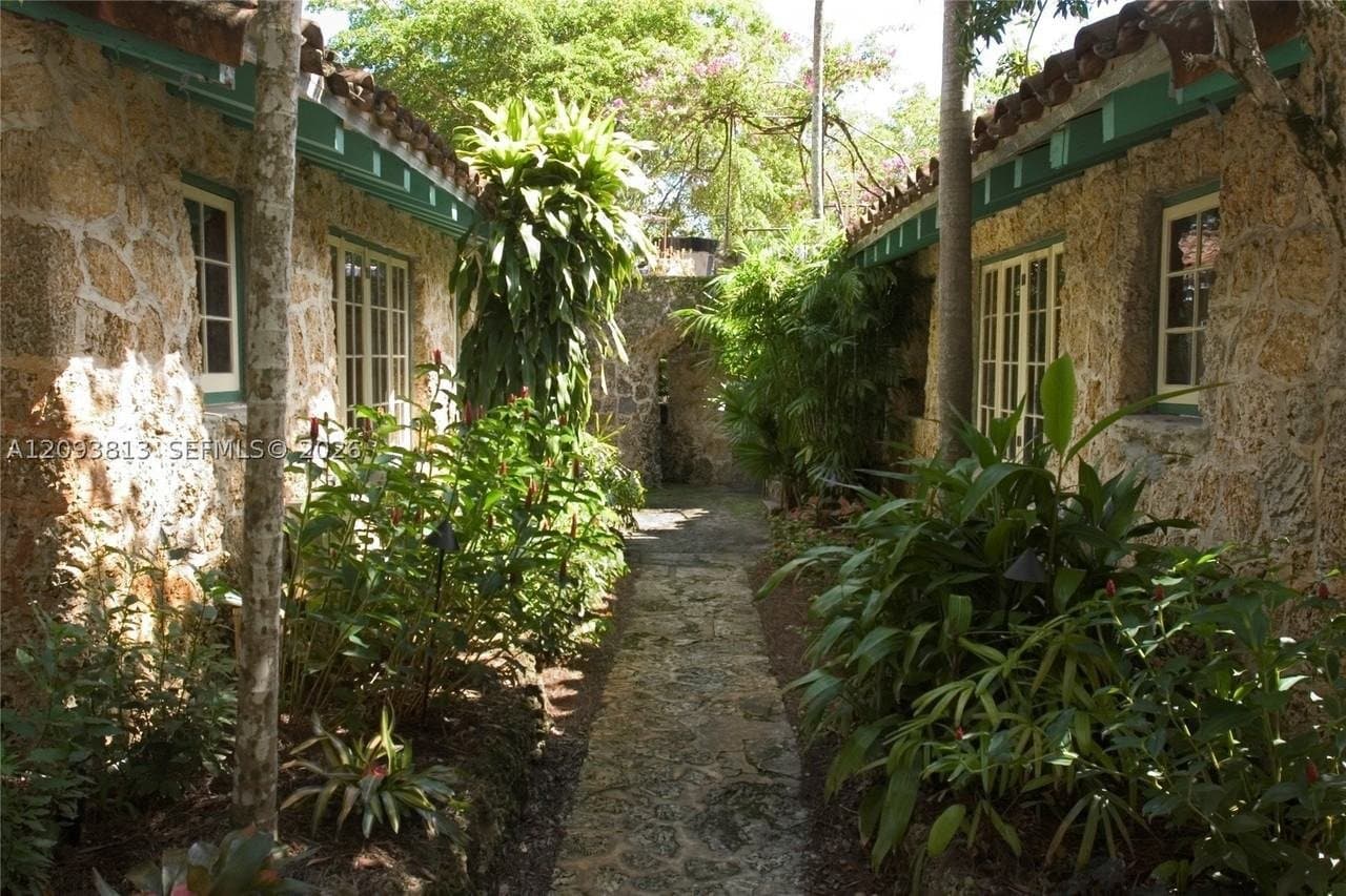 Coral Gables House: 1301 Milan Ave