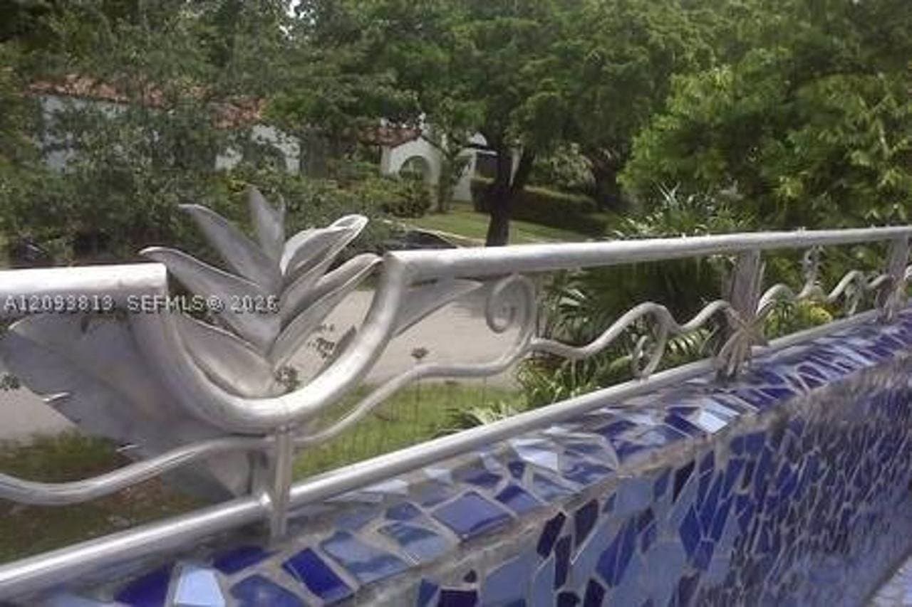 Coral Gables House: 1301 Milan Ave