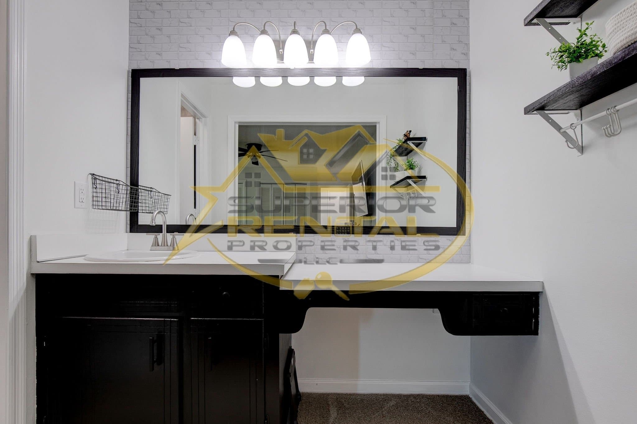 Columbia House: 15 Oberon Pl