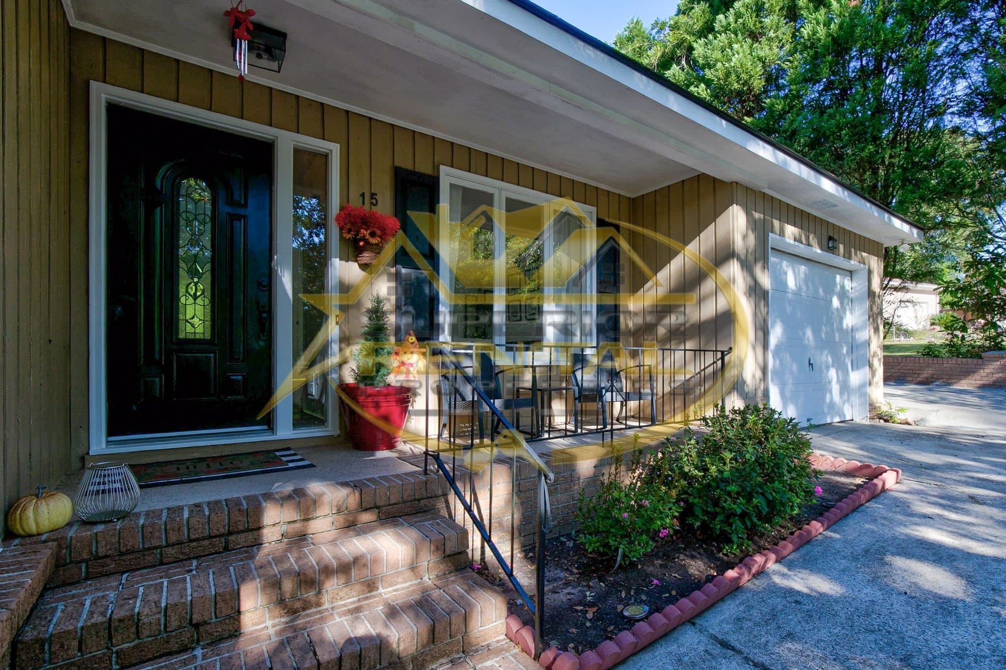 Columbia House: 15 Oberon Pl