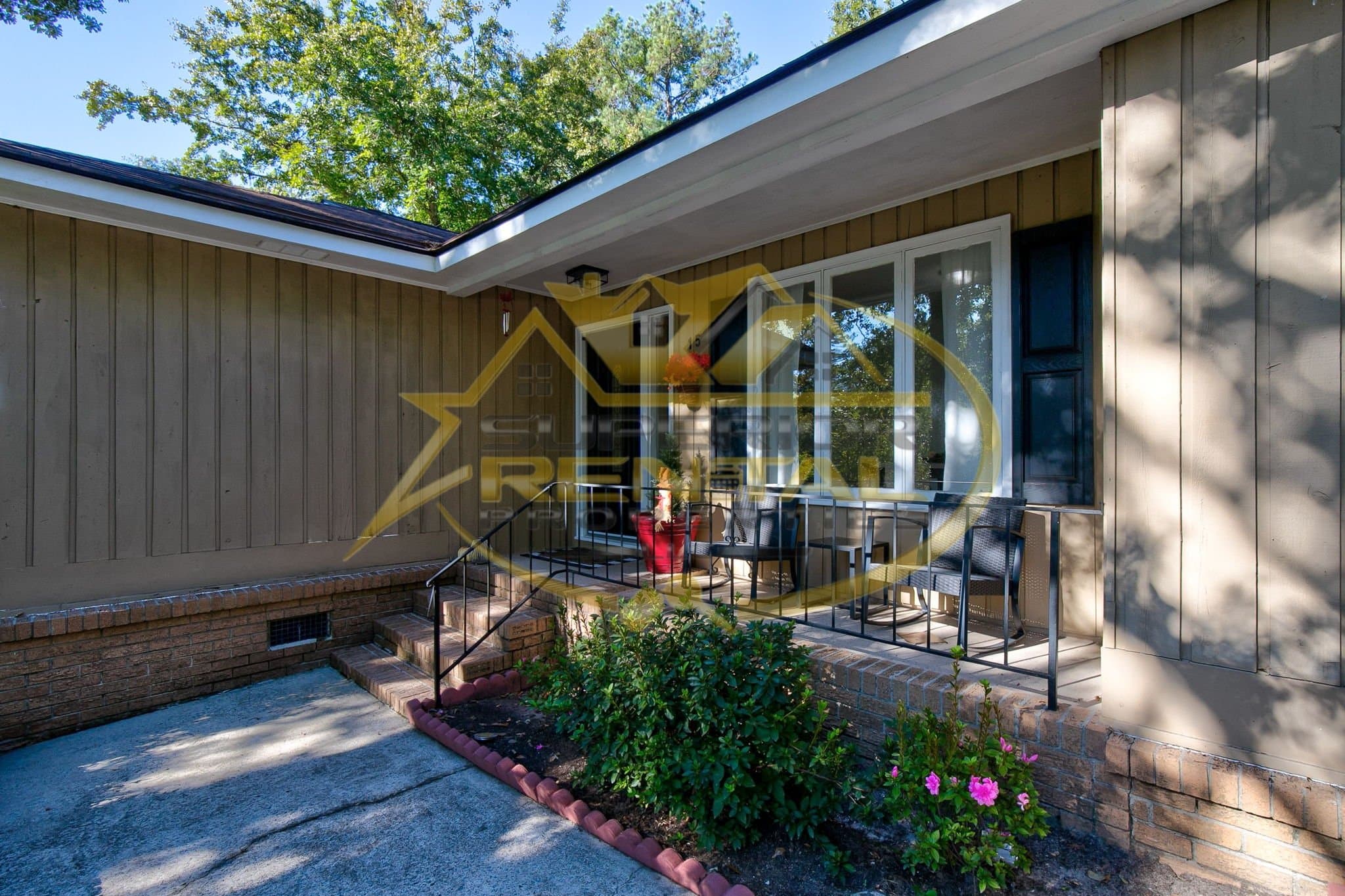 Columbia House: 15 Oberon Pl
