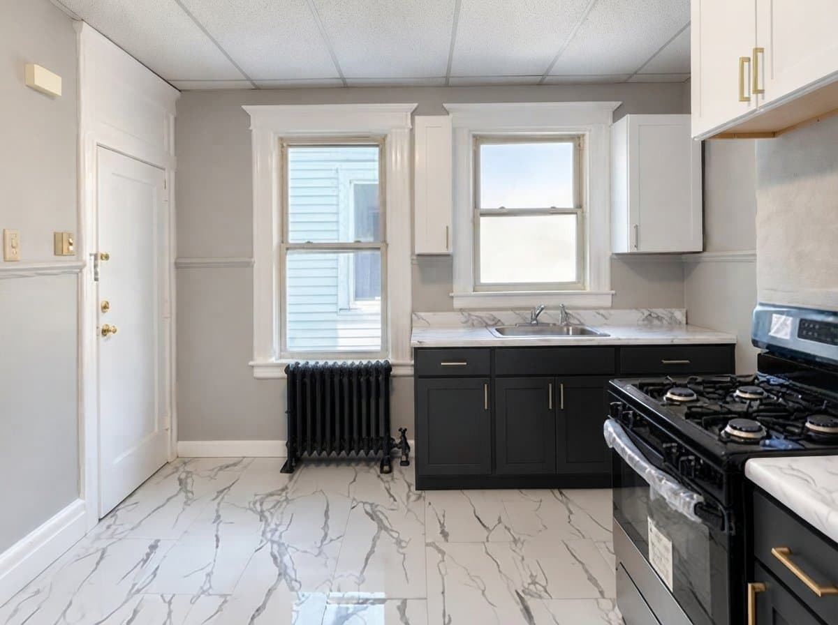 Newark Apartment: 69 Farley Ave