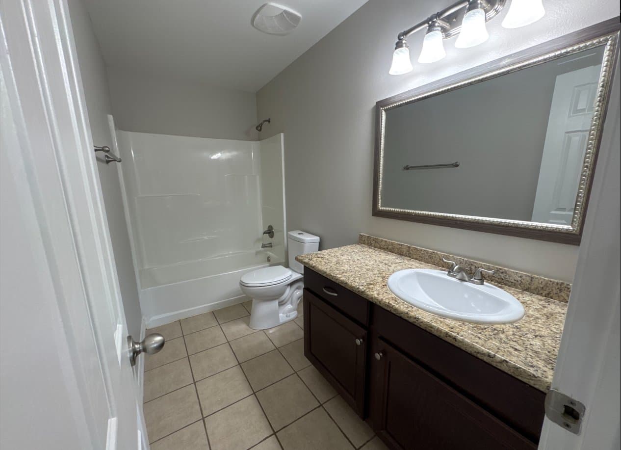 Longview Apartment: 113 Magnolia Lane