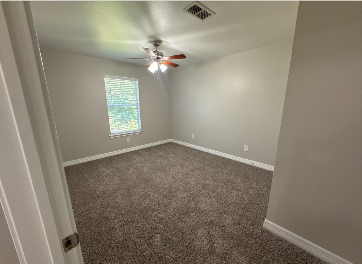 Longview Apartment: 113 Magnolia Lane