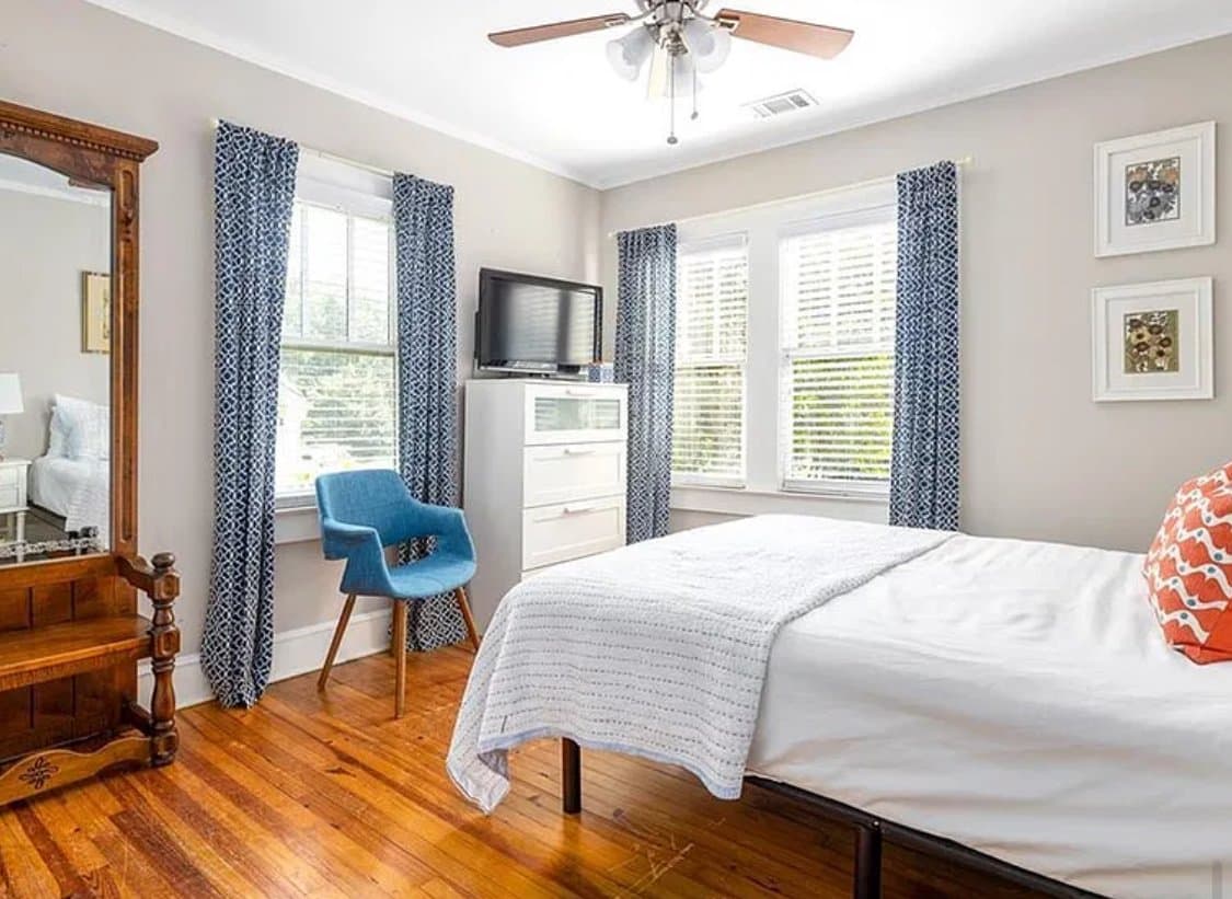 Atlanta House: 1192 Barnes St NW