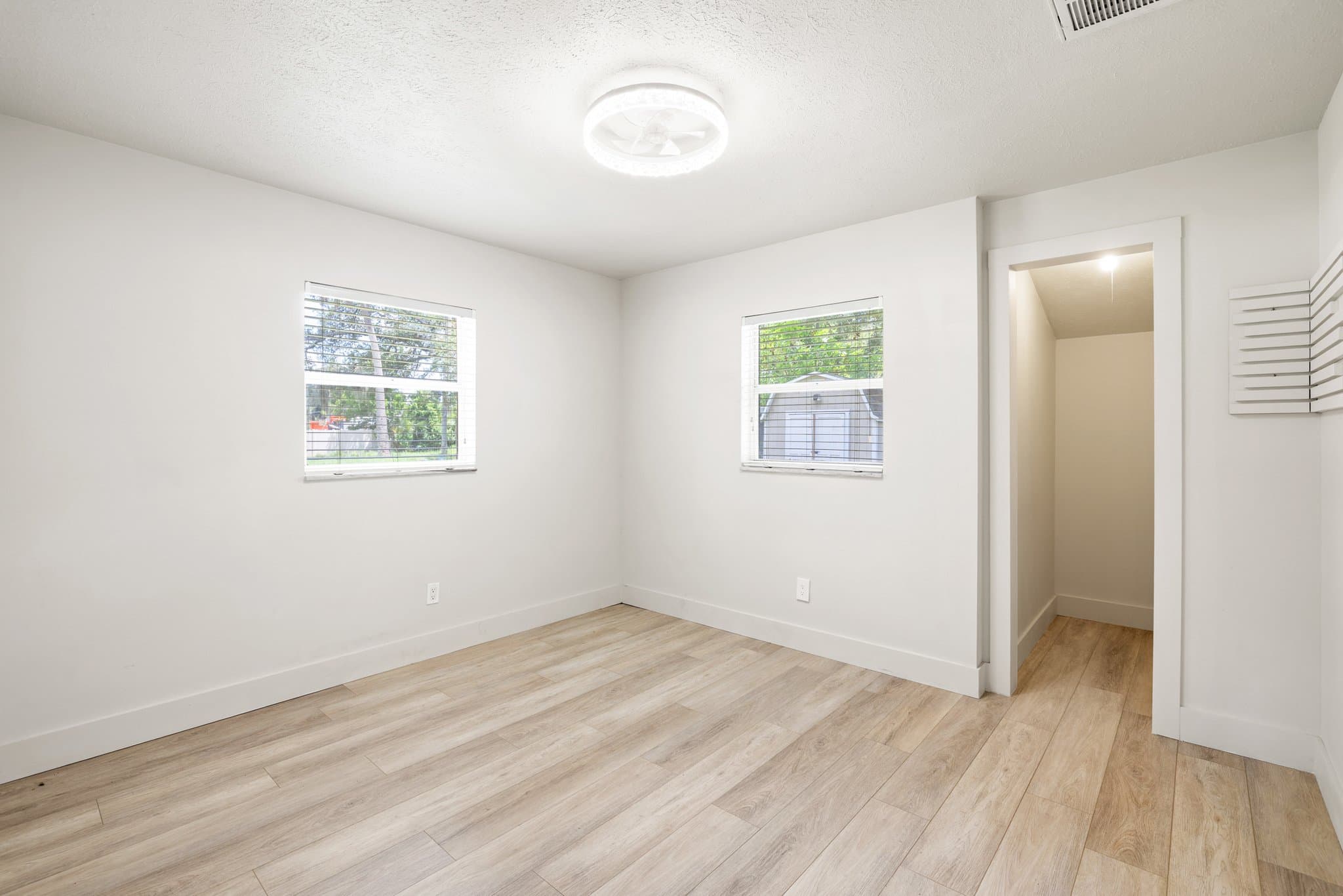 TAMPA House: 8212 SUNNY VALE PL