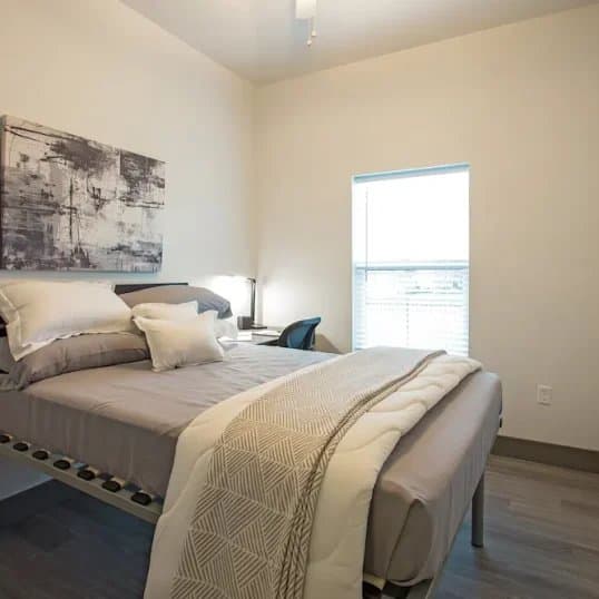 Springfield Apartment: 1243 E Cherry Street