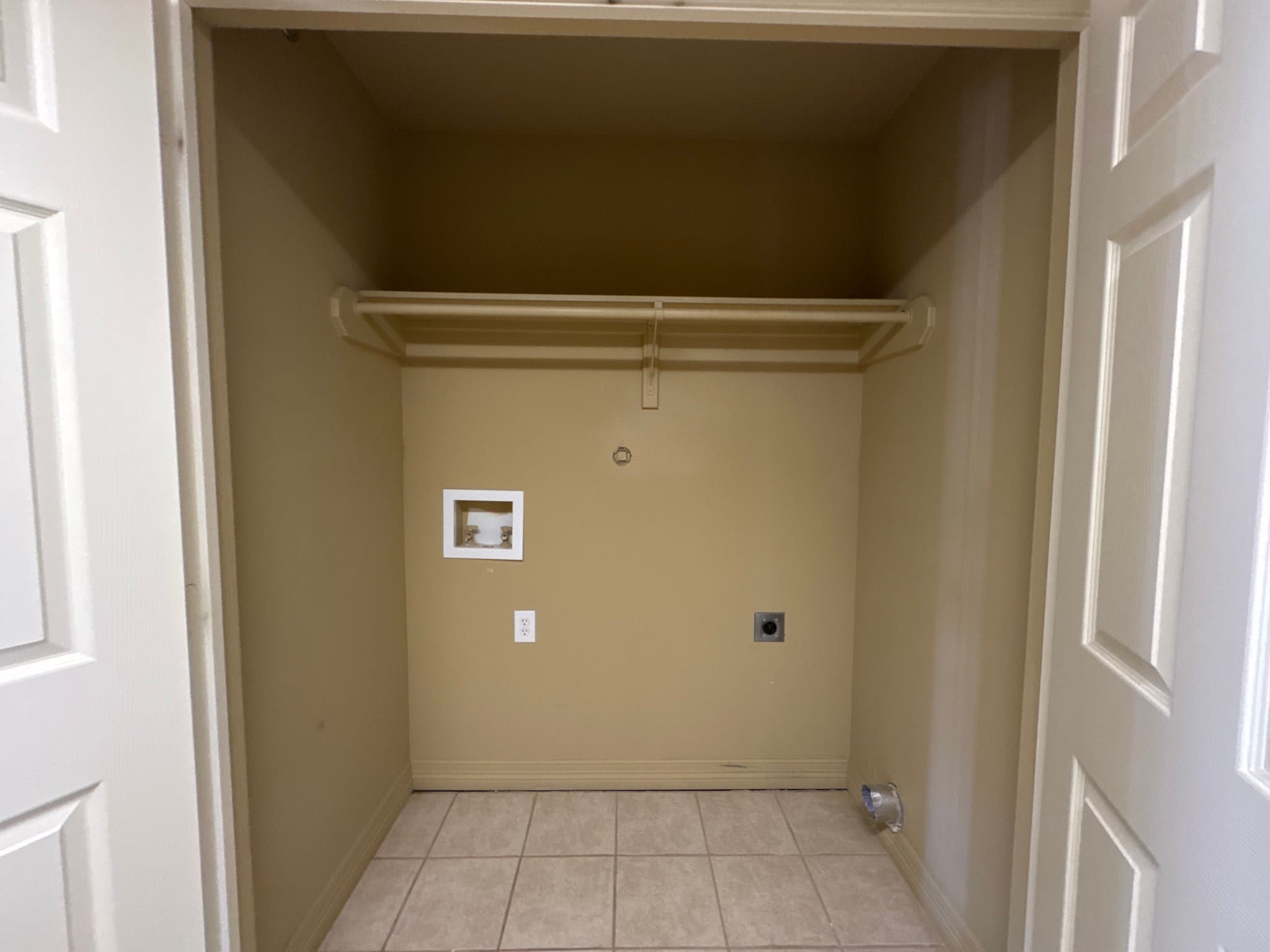 Longview Apartment: 113 Magnolia Lane