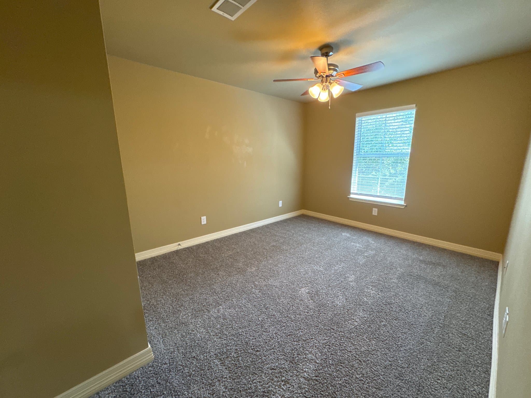 Longview Apartment: 113 Magnolia Lane