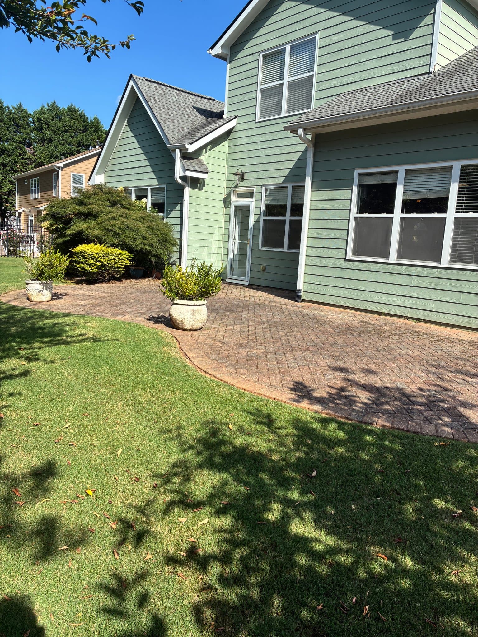Cumming House: 3205 E Gate Dr