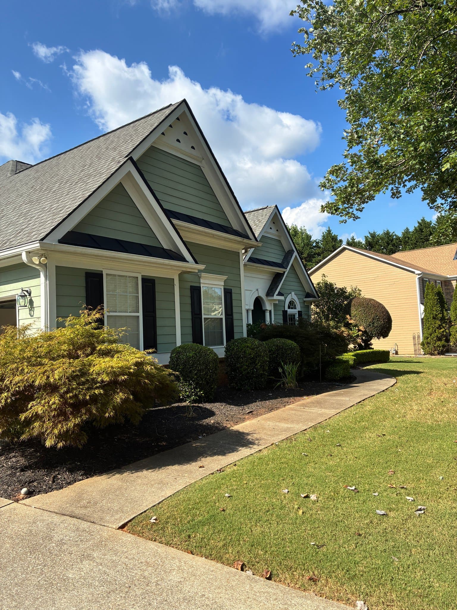 Cumming House: 3205 E Gate Dr