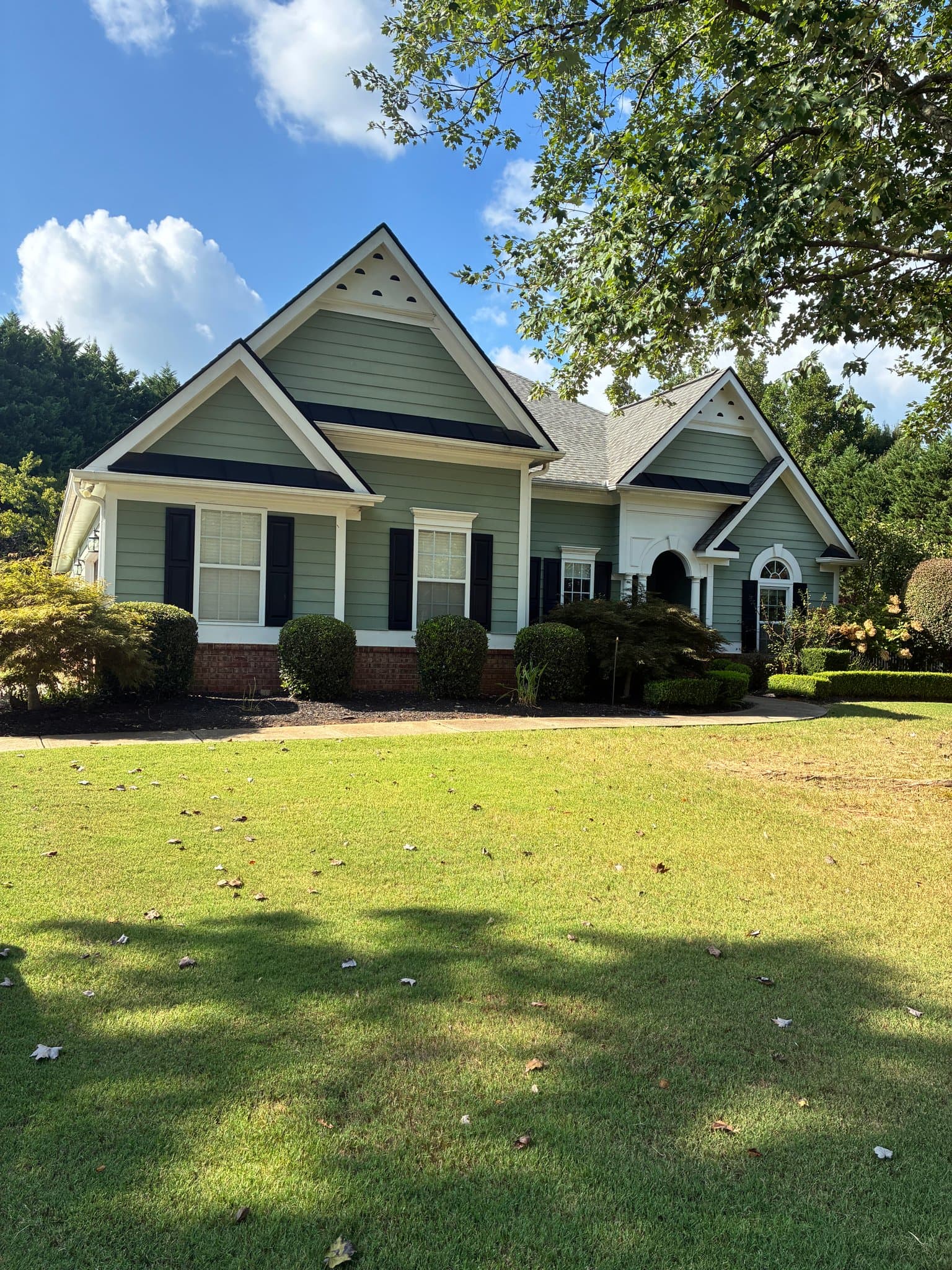 Cumming House: 3205 E Gate Dr