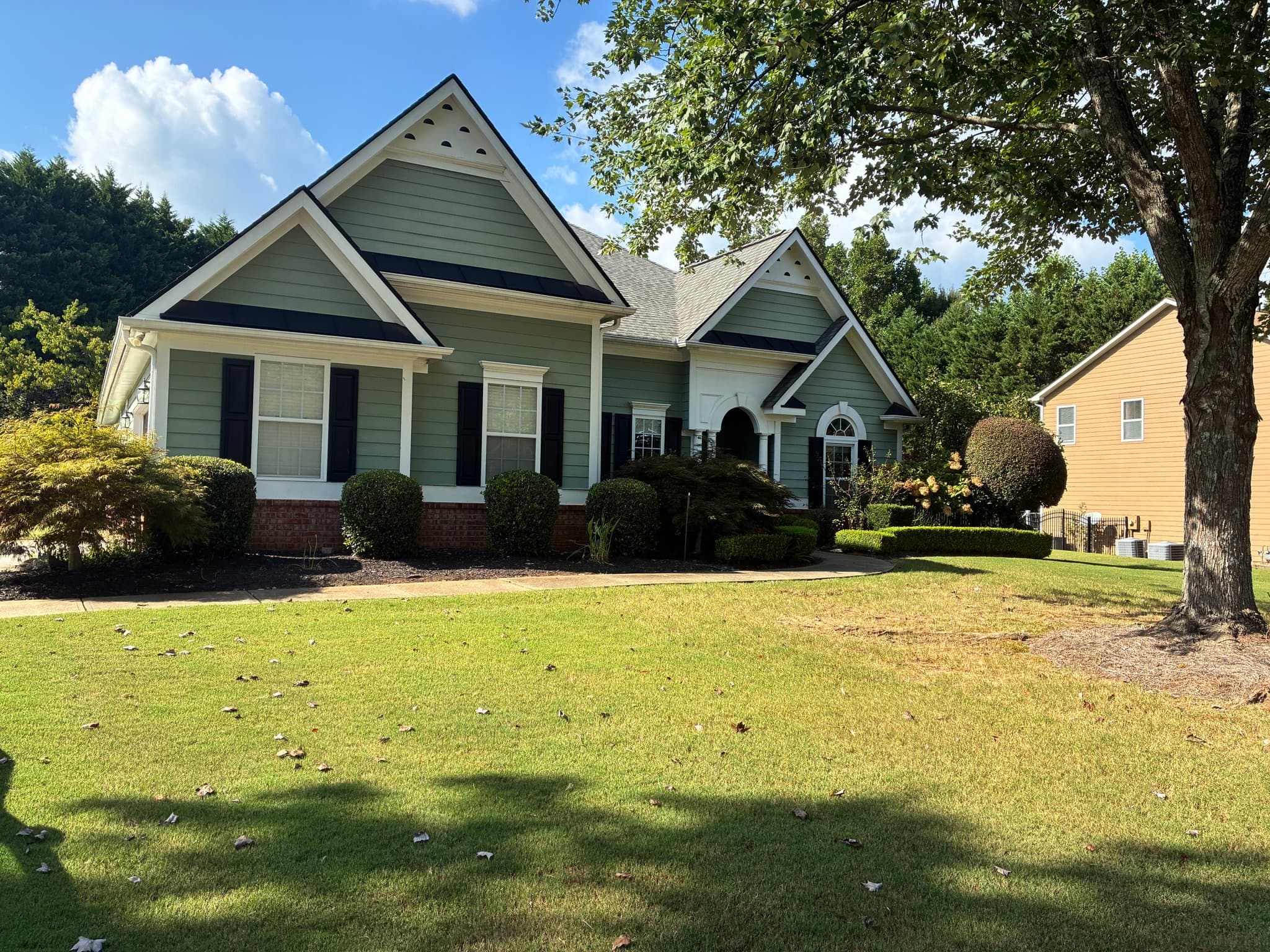 Cumming House: 3205 E Gate Dr