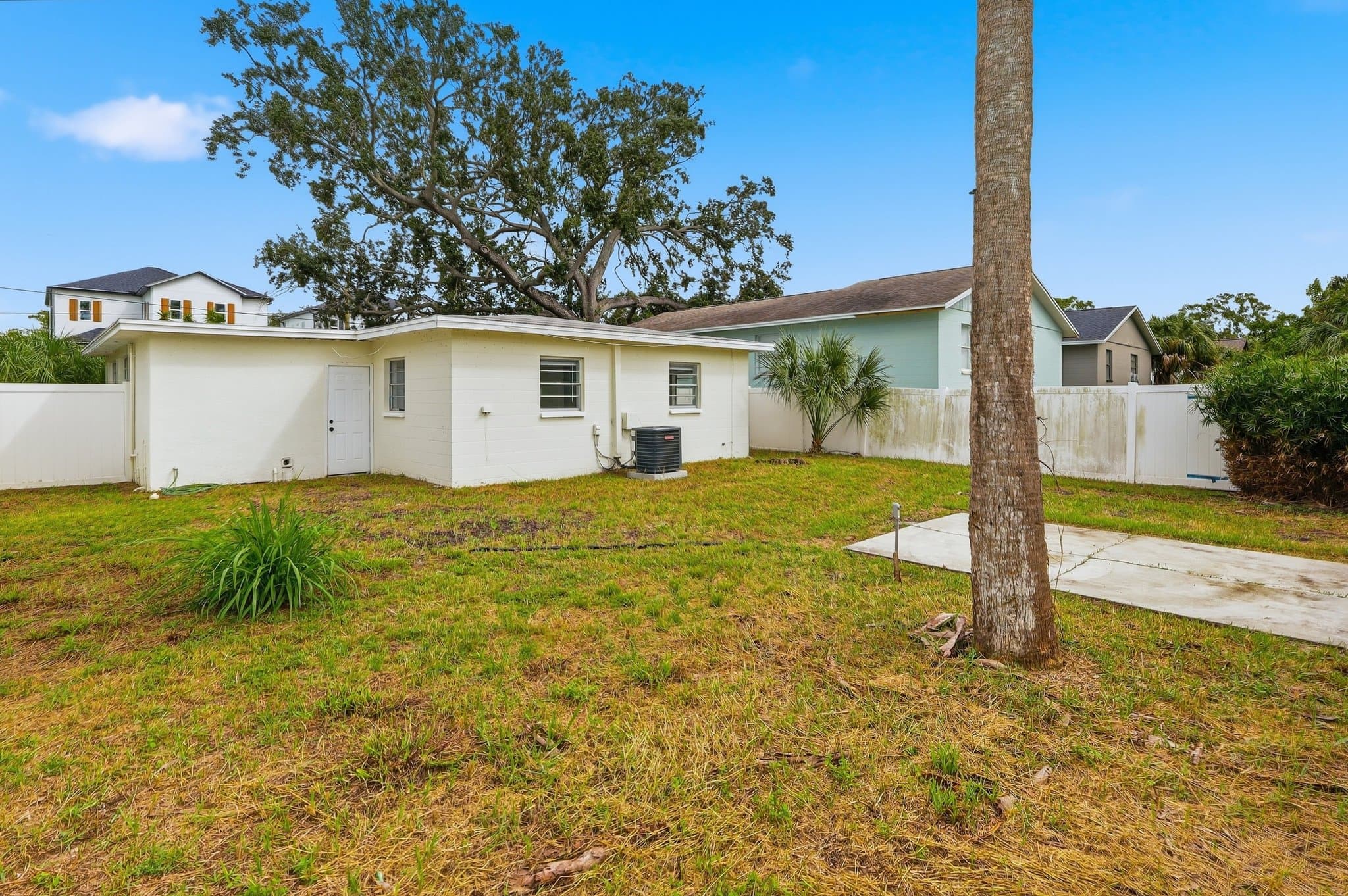 Tampa House: 7401 S Swoope St