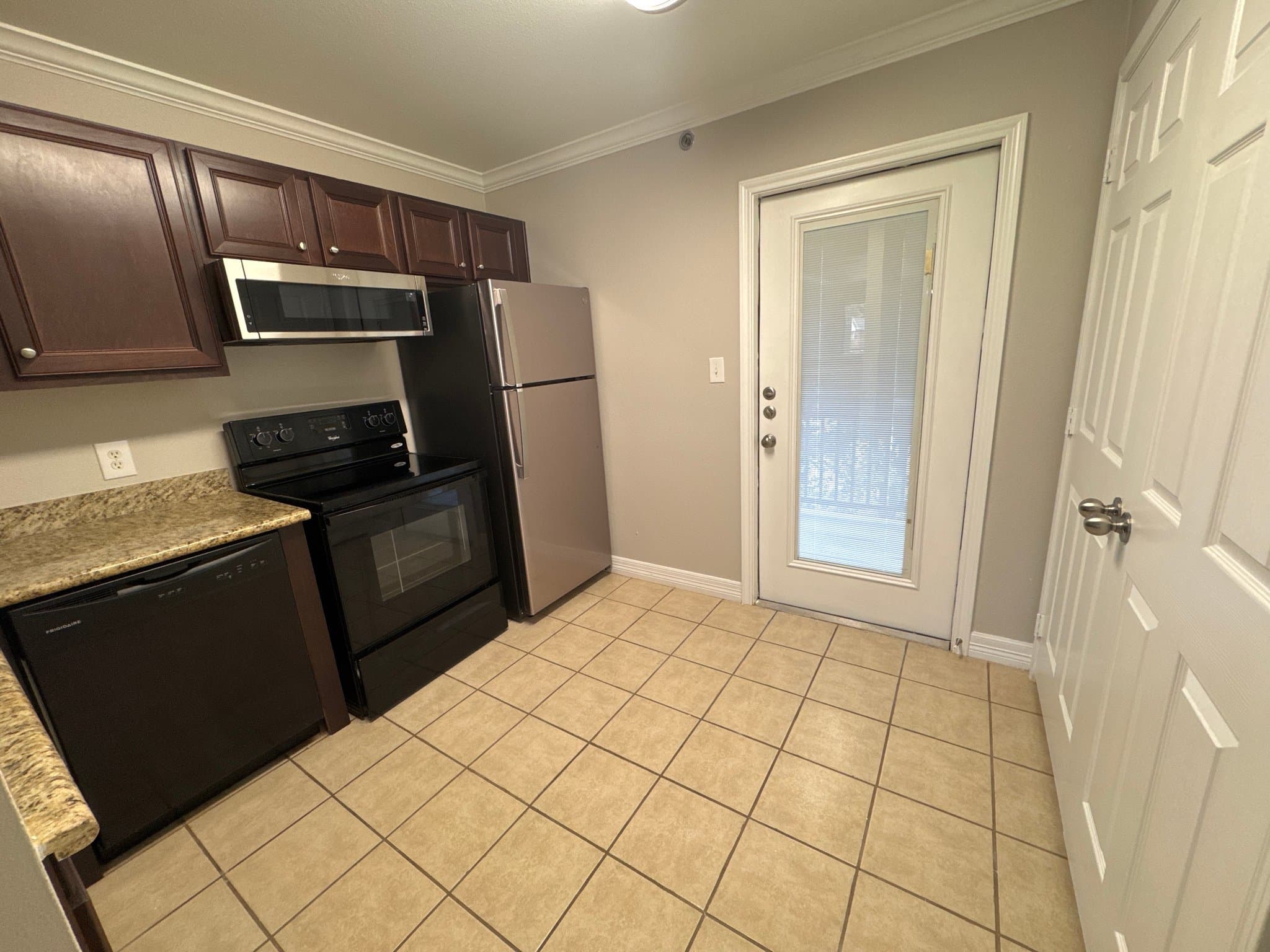 Longview Apartment: 113 Magnolia Lane