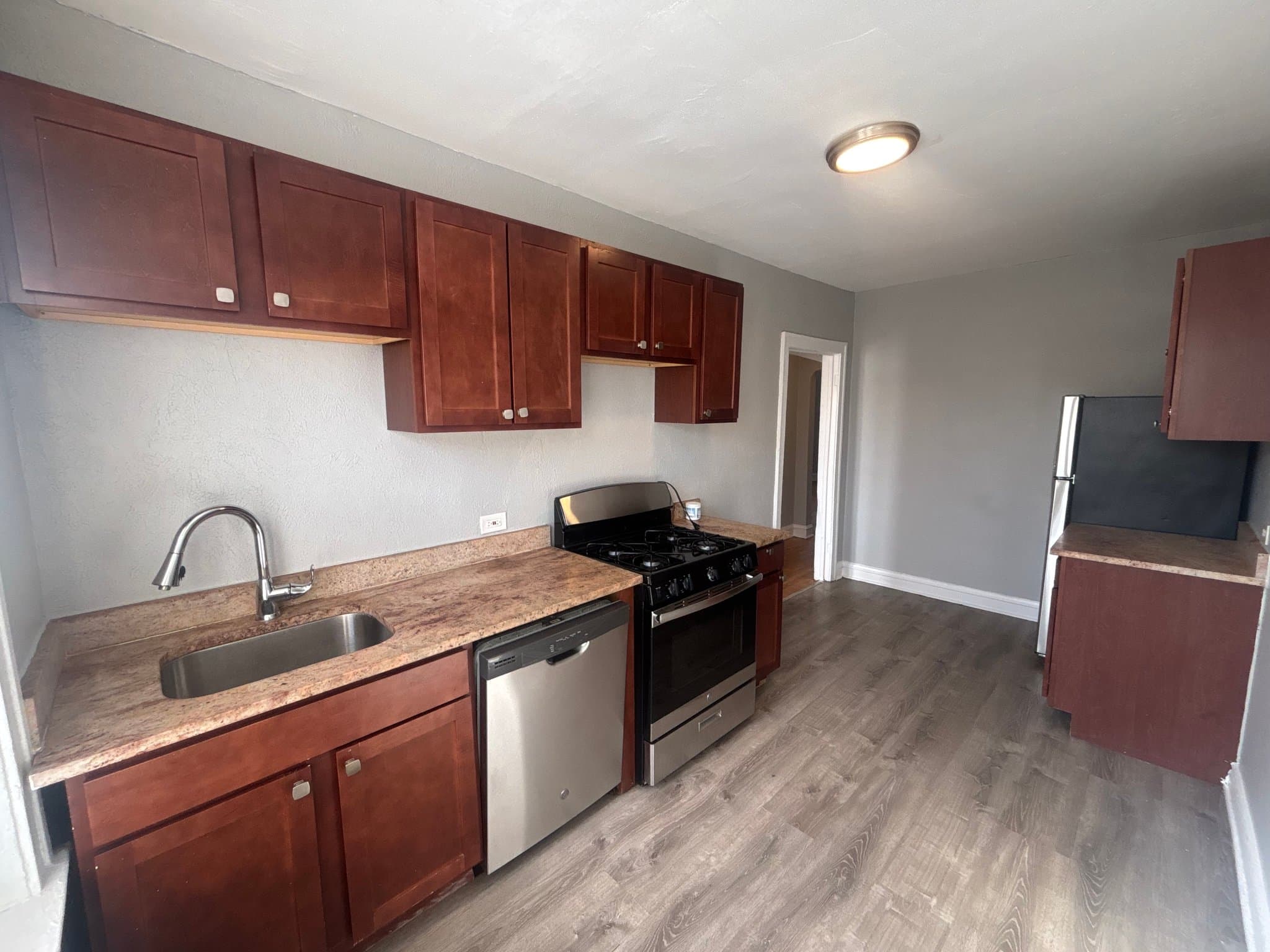 Chicago Apartment: 5600 S Francisco