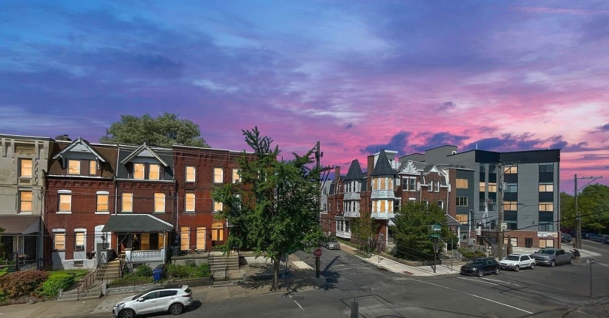 Philadelphia Townhome: 637 N 32nd St