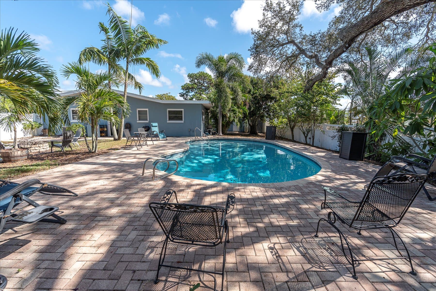 Palm Harbor House: 232 Timberlane Dr