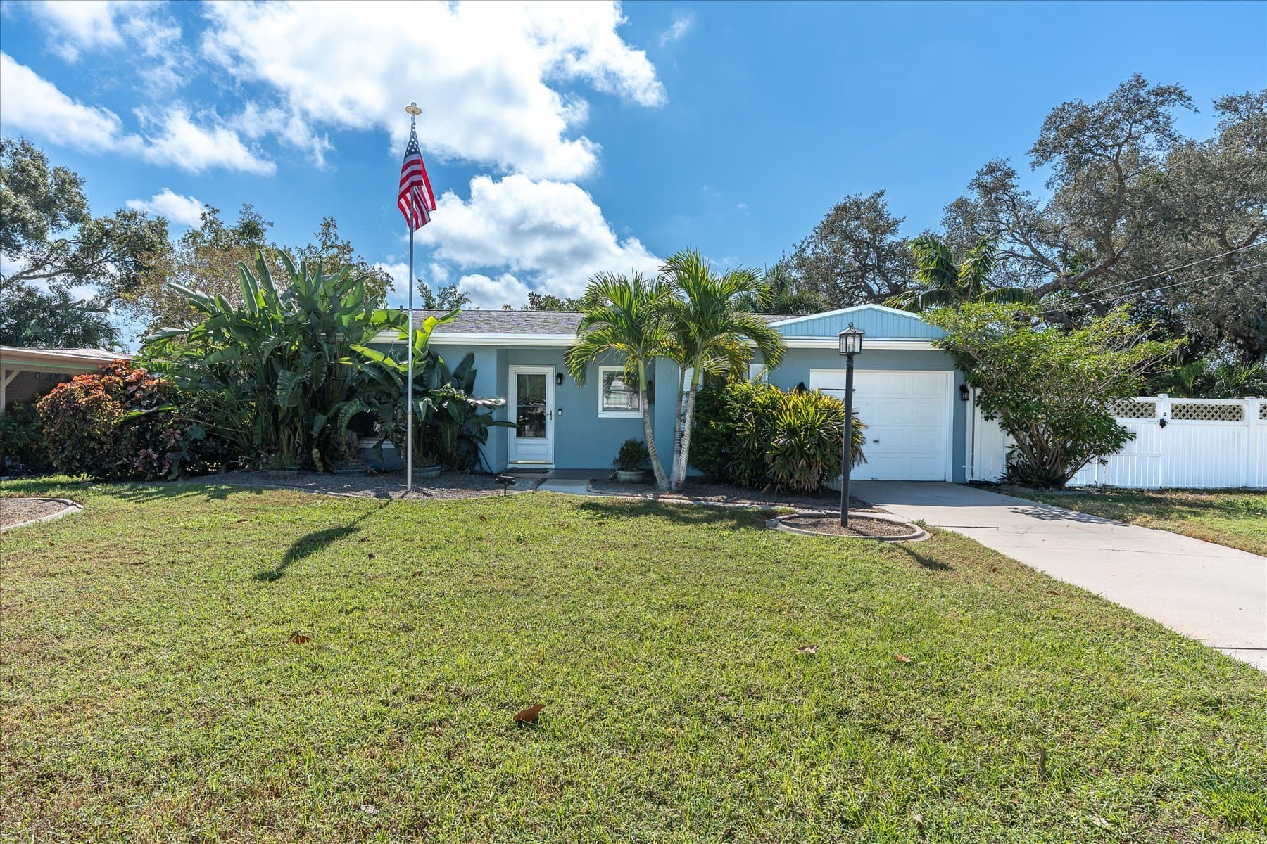Palm Harbor House: 232 Timberlane Dr