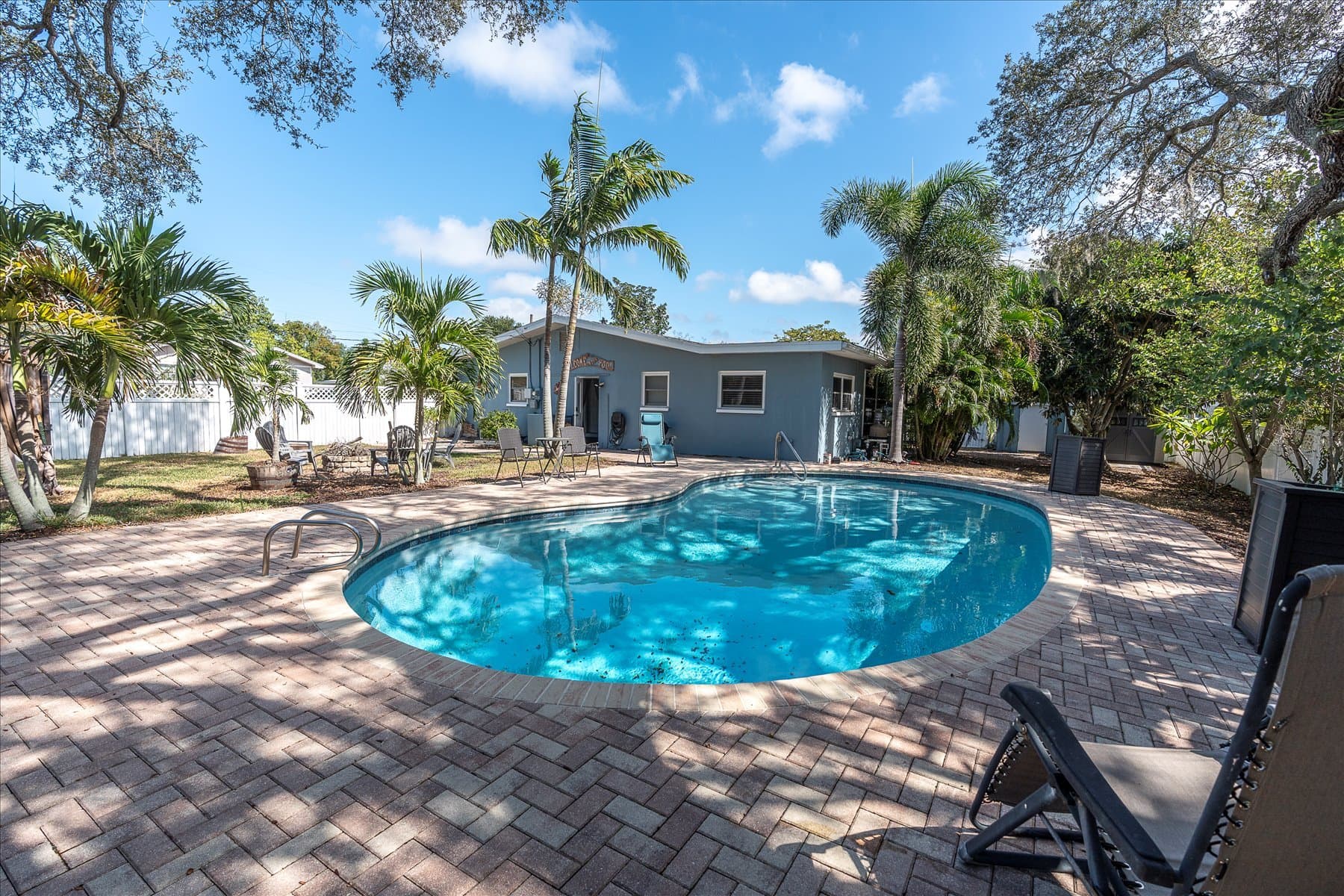 Palm Harbor House: 232 Timberlane Dr