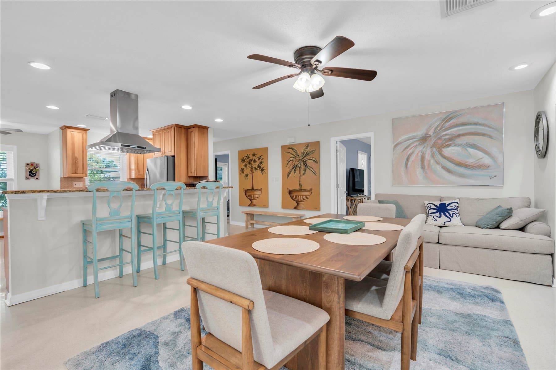 Palm Harbor House: 232 Timberlane Dr