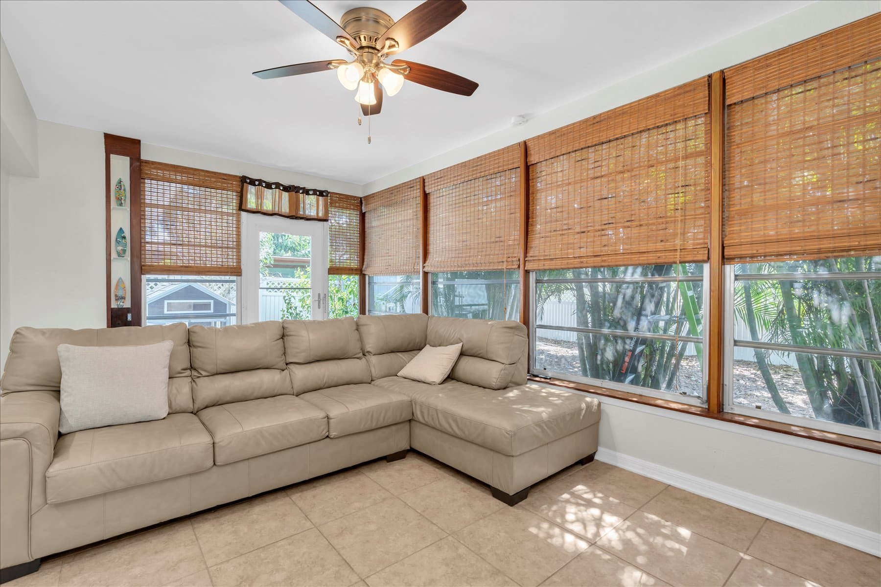 Palm Harbor House: 232 Timberlane Dr