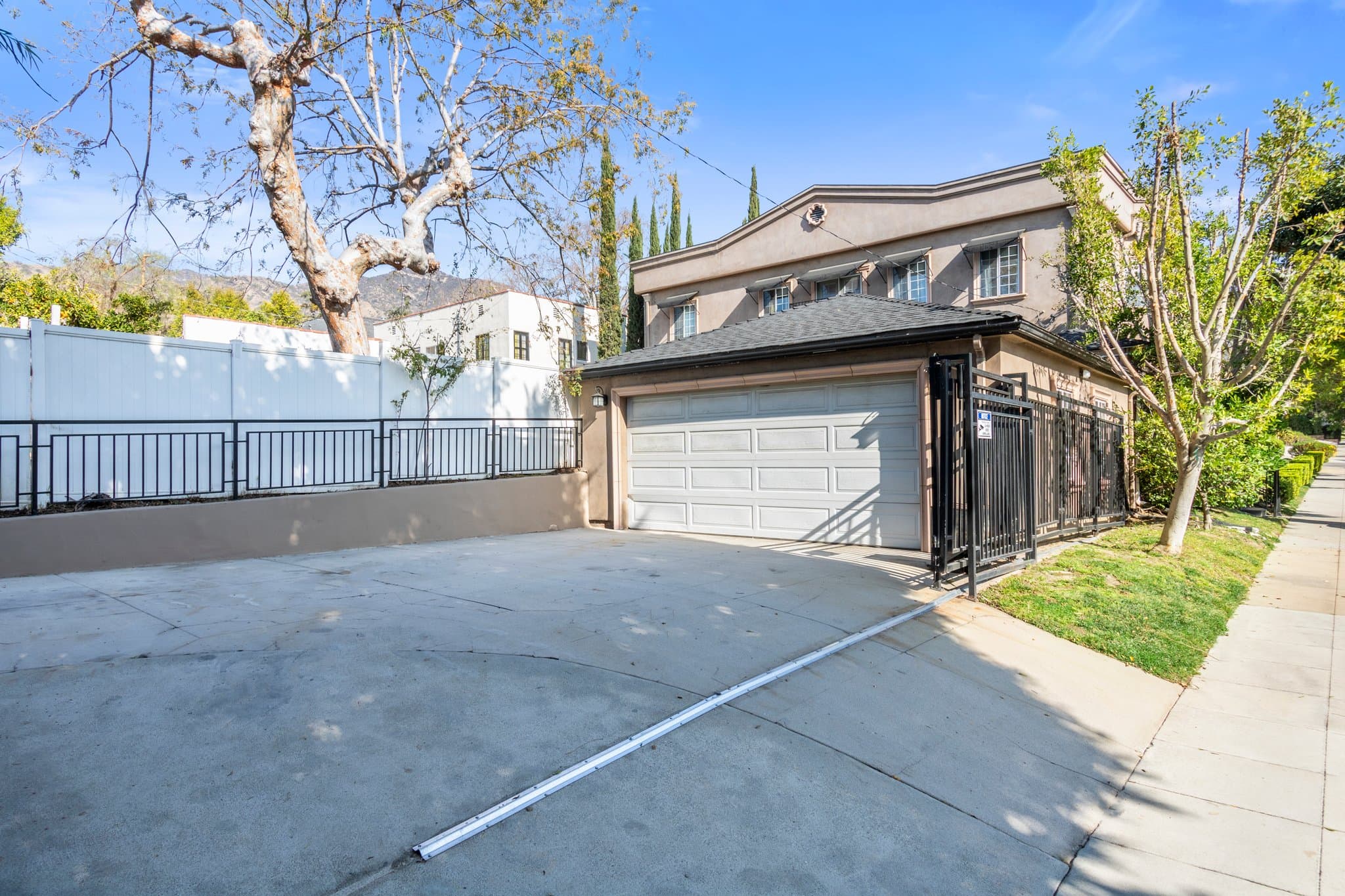 Glendale House: 1601 Ard Eevin Ave,