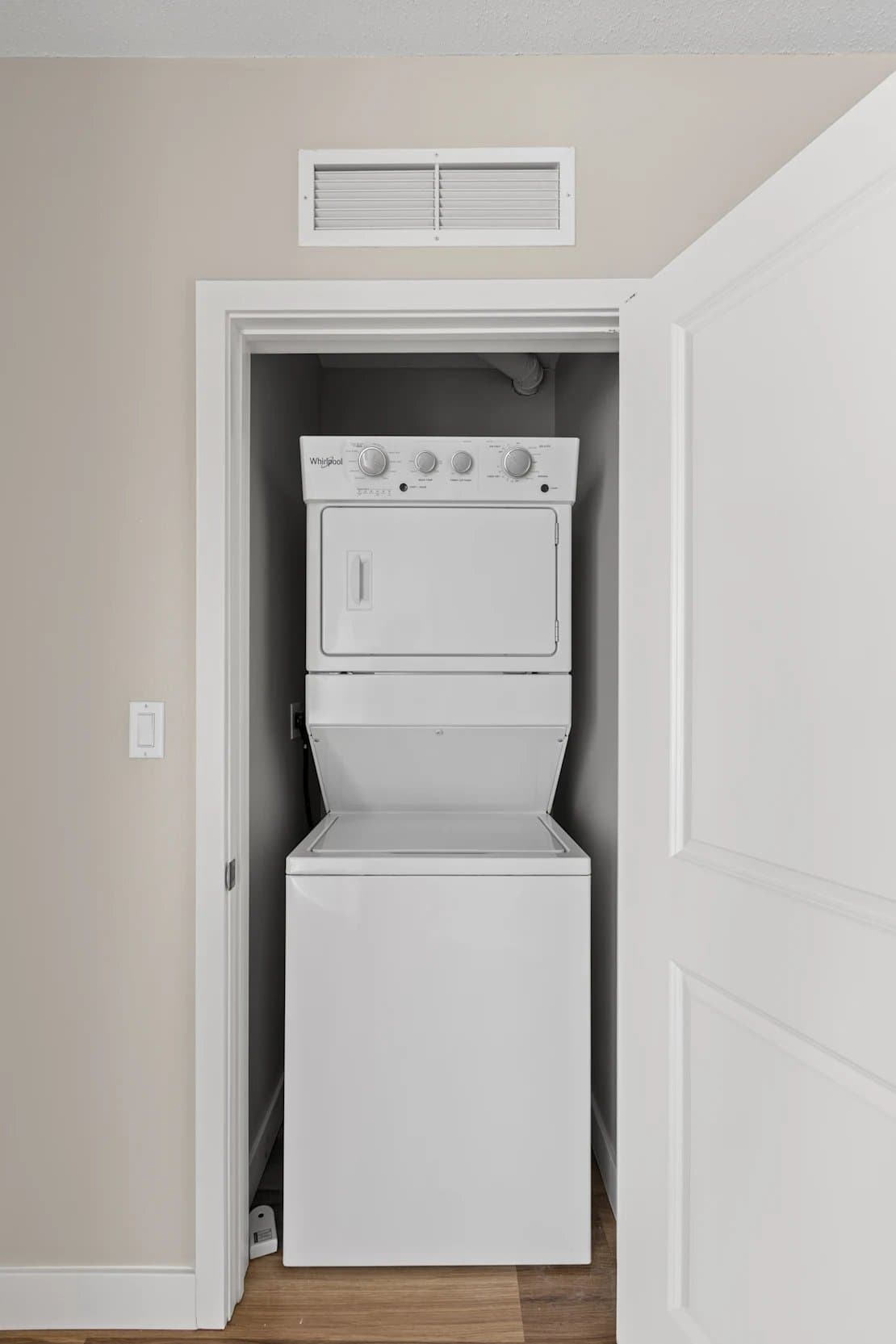 Chicago Condo: 210 W Erie St