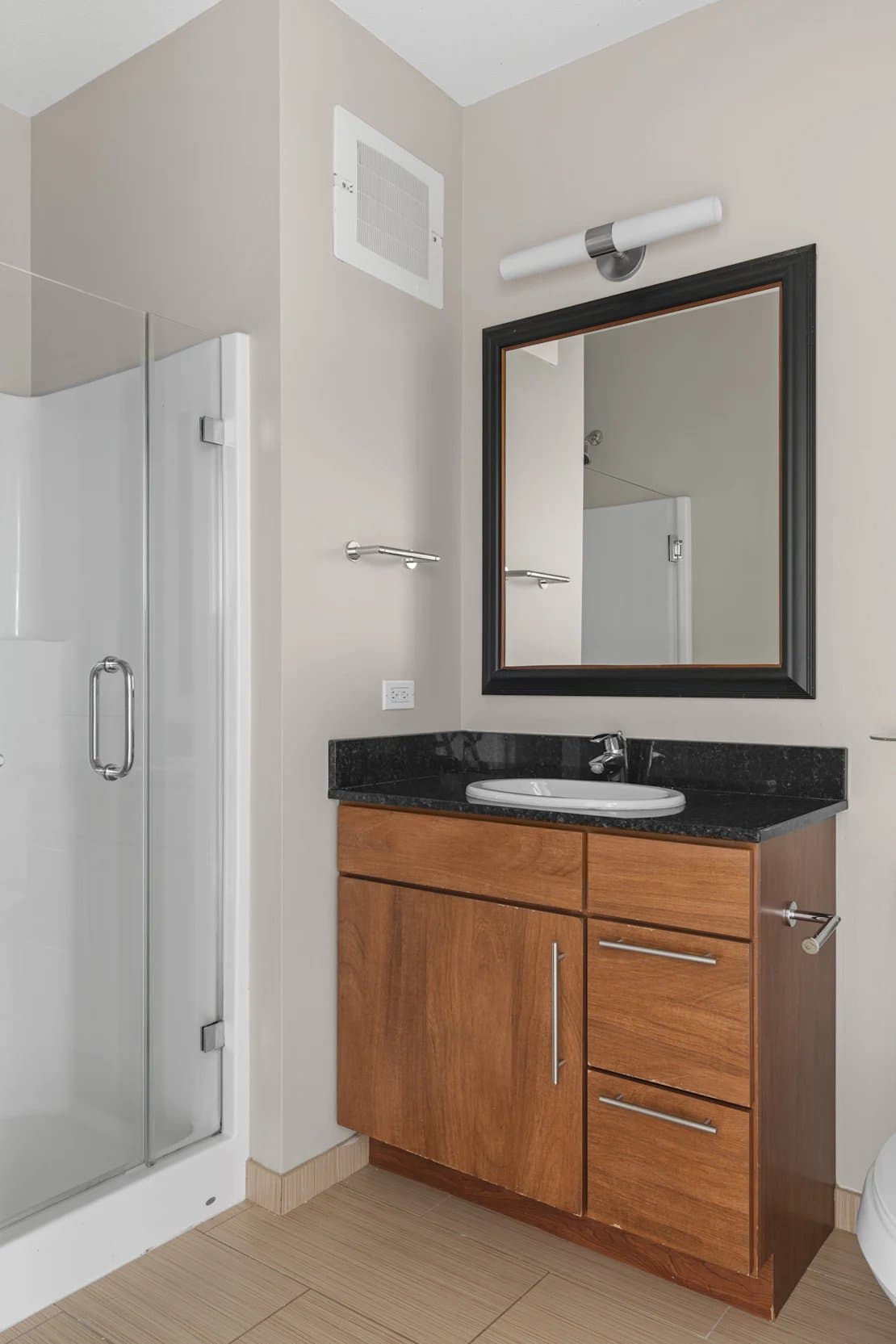 Chicago Condo: 210 W Erie St
