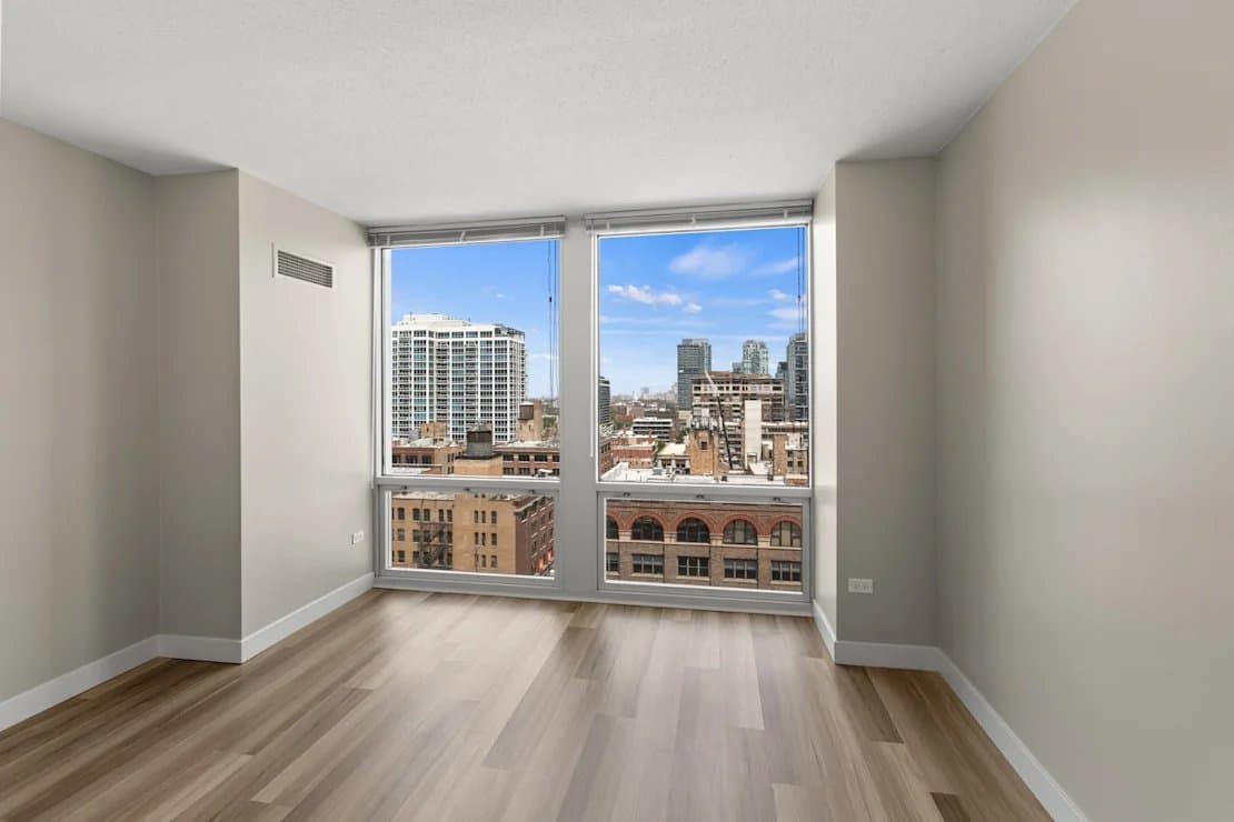 Chicago Condo: 210 W Erie St