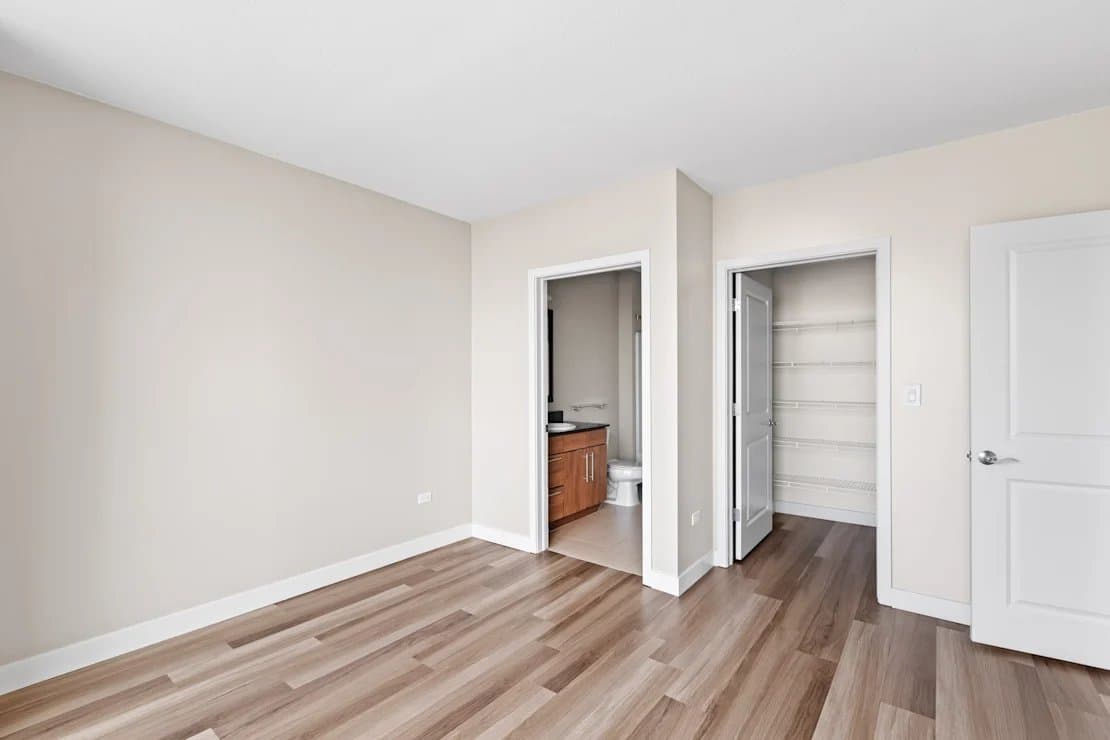 Chicago Condo: 210 W Erie St