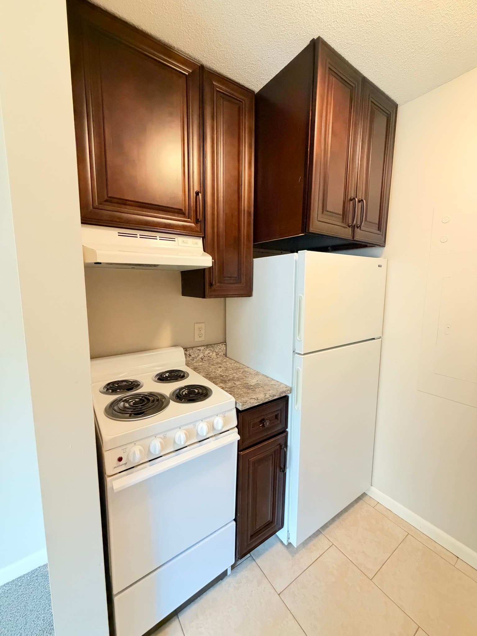 Lincoln Apartment: 1810 E St
