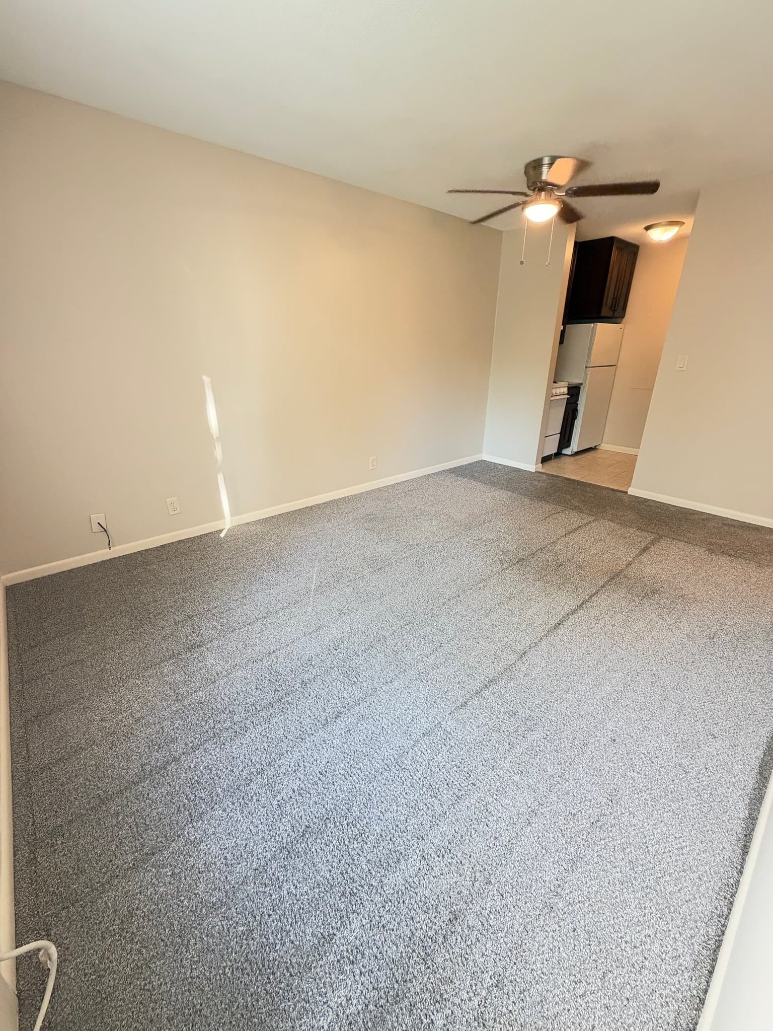 Lincoln Apartment: 1810 E St
