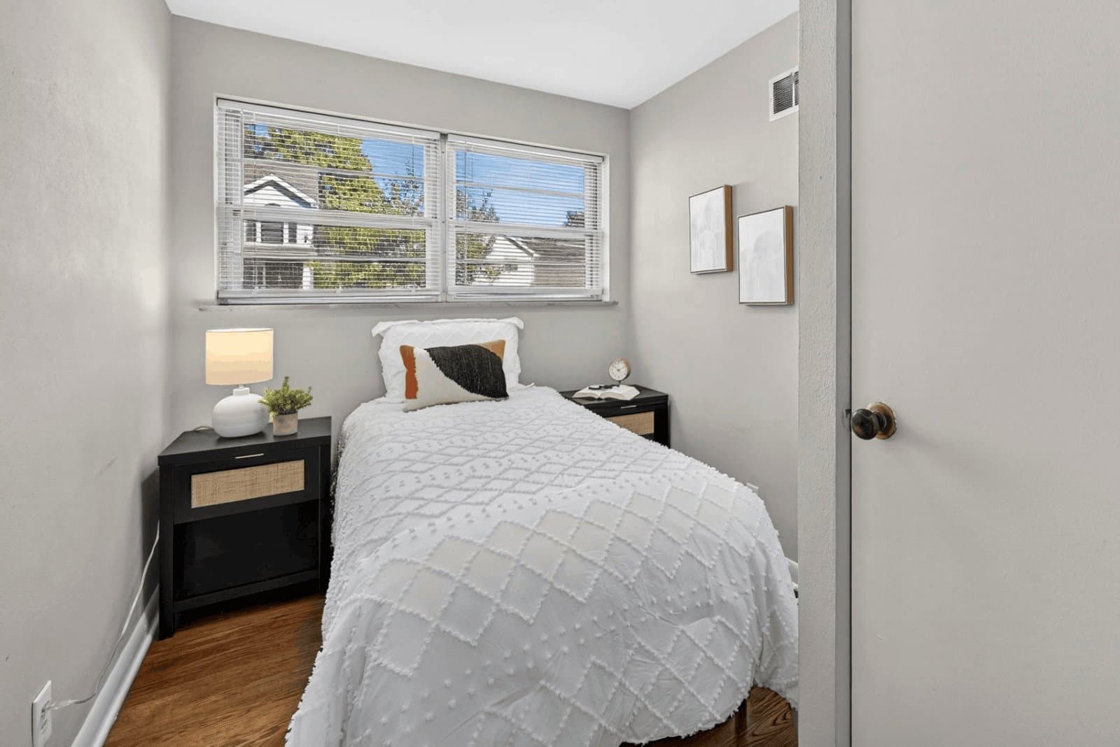 Brentwood House: 8106 Fawn Ave