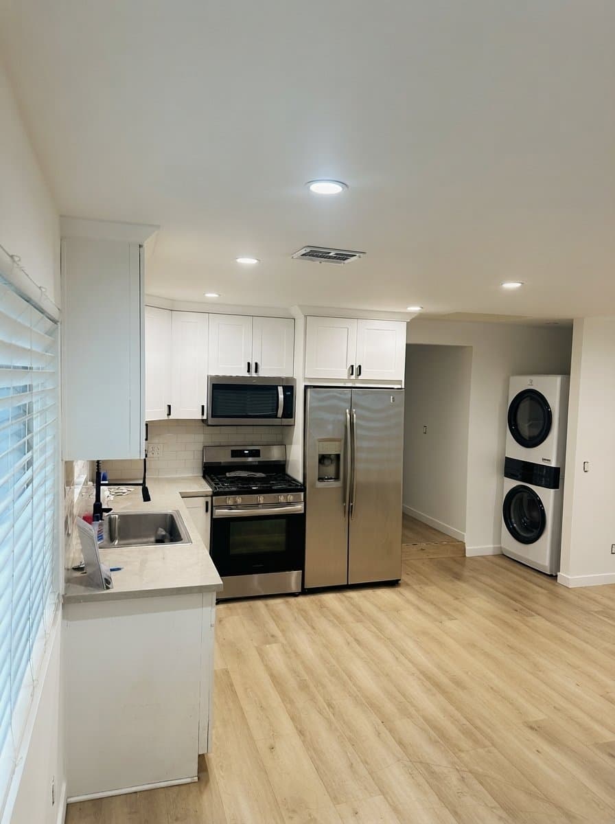 Canoga Park Multiplex: 7449 1/2 Variel Ave