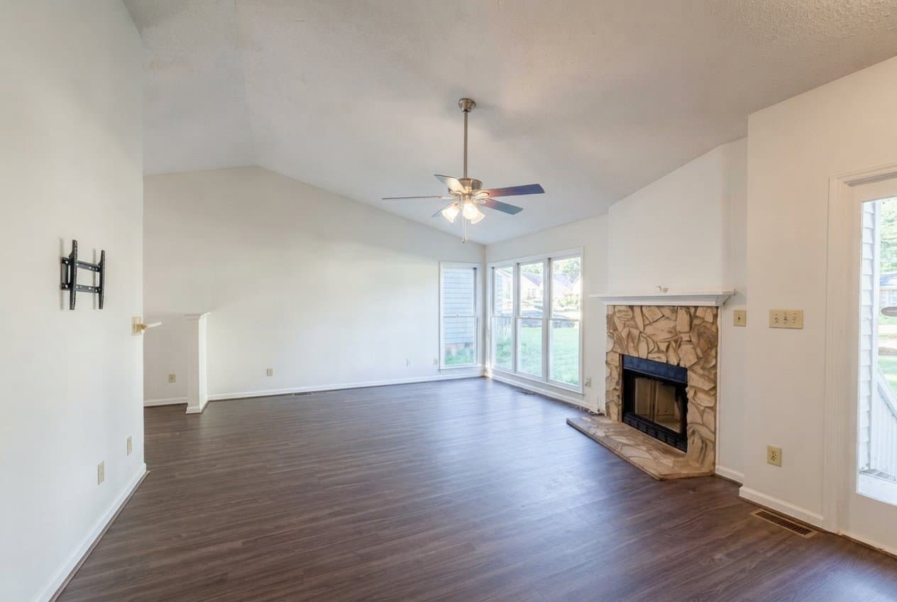 Raleigh House: 3128 Verdugo Dr