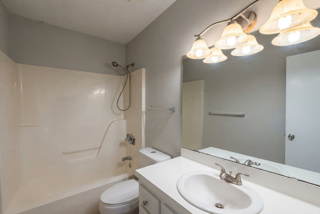 Raleigh House: 3128 Verdugo Dr